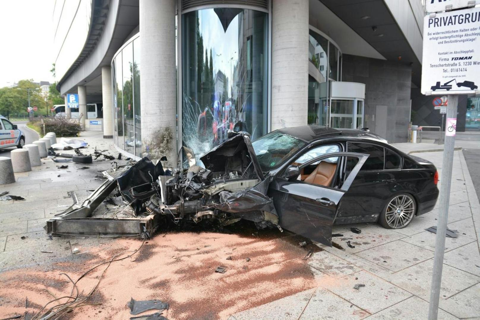 Der BMW-Lenker verlor bei über 100 km/h die Kontrolle über sein Fahrzeug. 