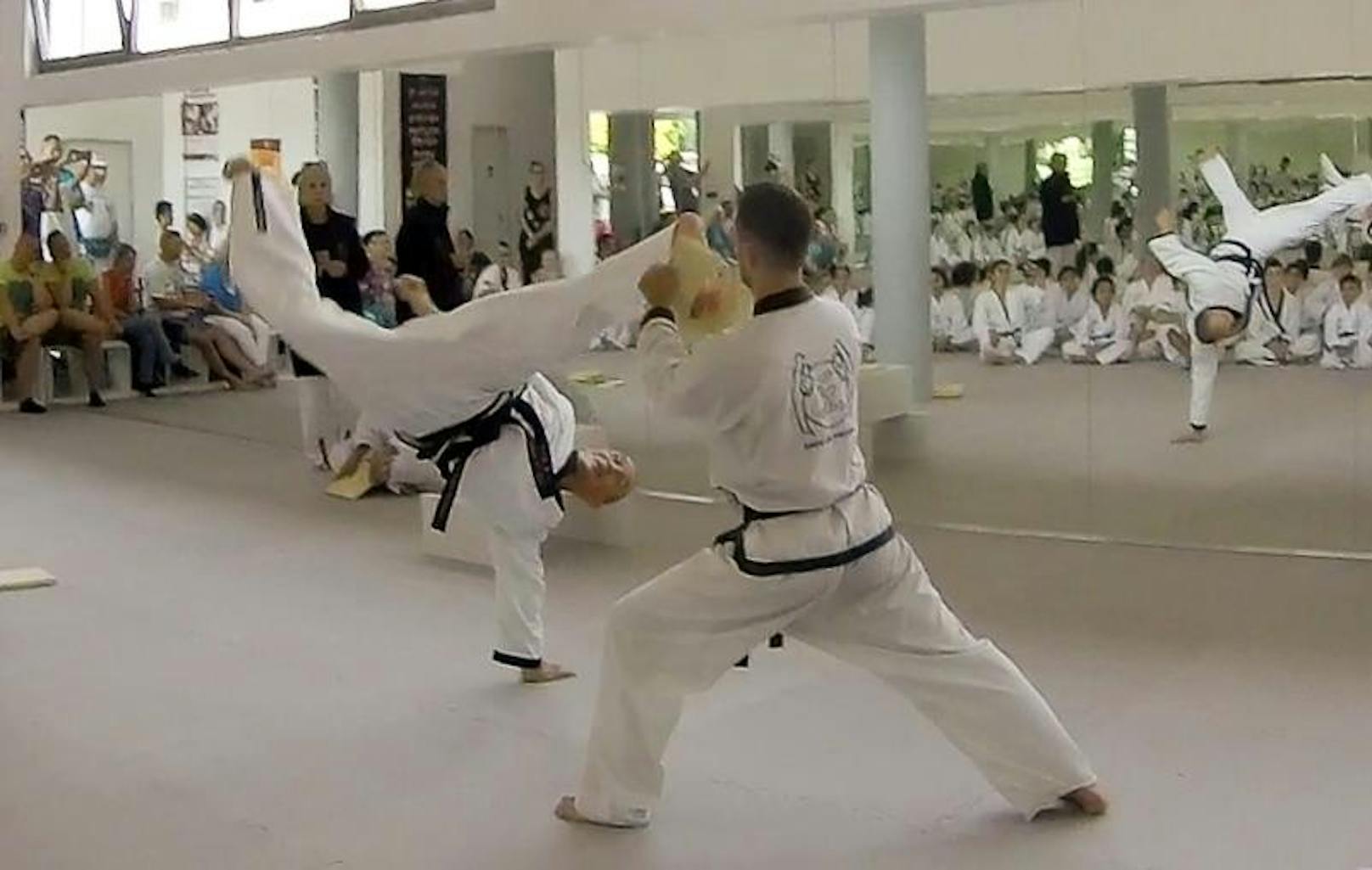 Young-Ung Taekwondoschule in Wien-Donaustadt ist umgezogen. Ab jetzt wird in der Wagramerstrasse 147a trainiert.