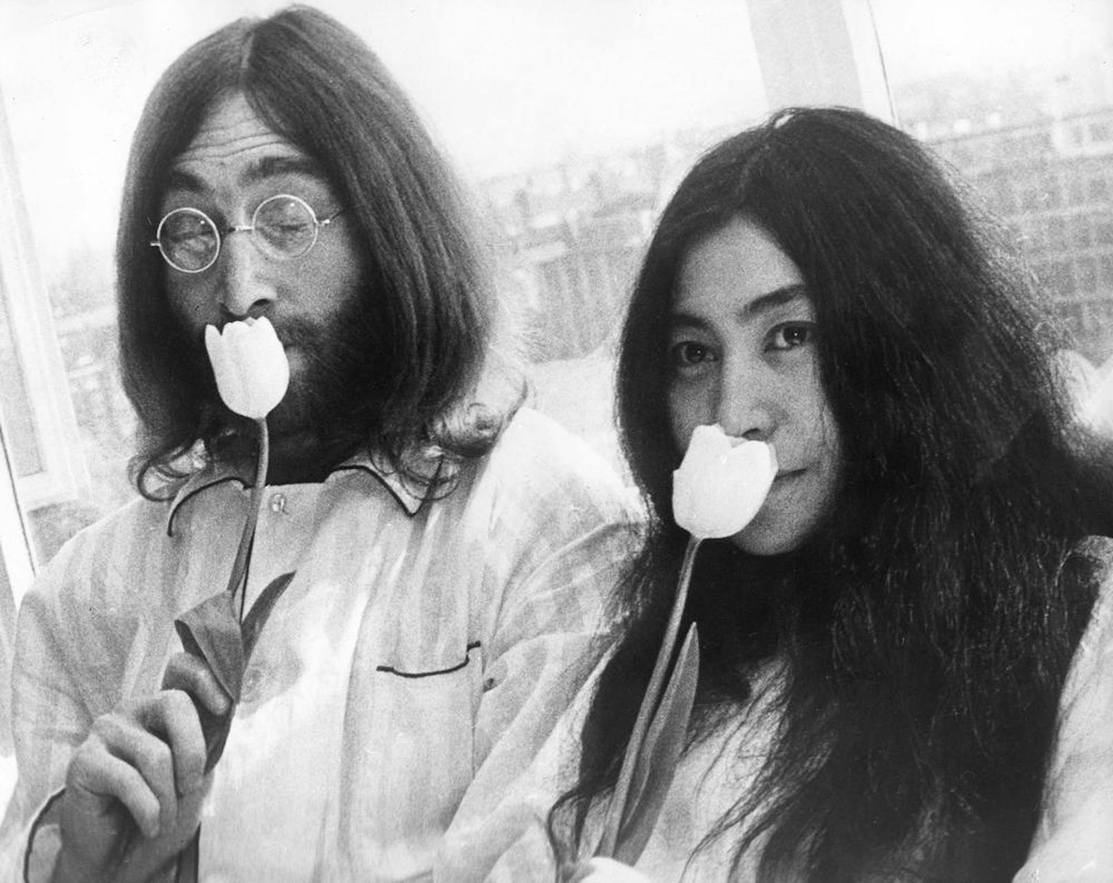 Lennon und Ono hatten ab dem 26. März täglich im Hilton-Hotel vom Bett aus Interviews gegeben, um ein sichtbares Zeichen für den Frieden zu setzen.