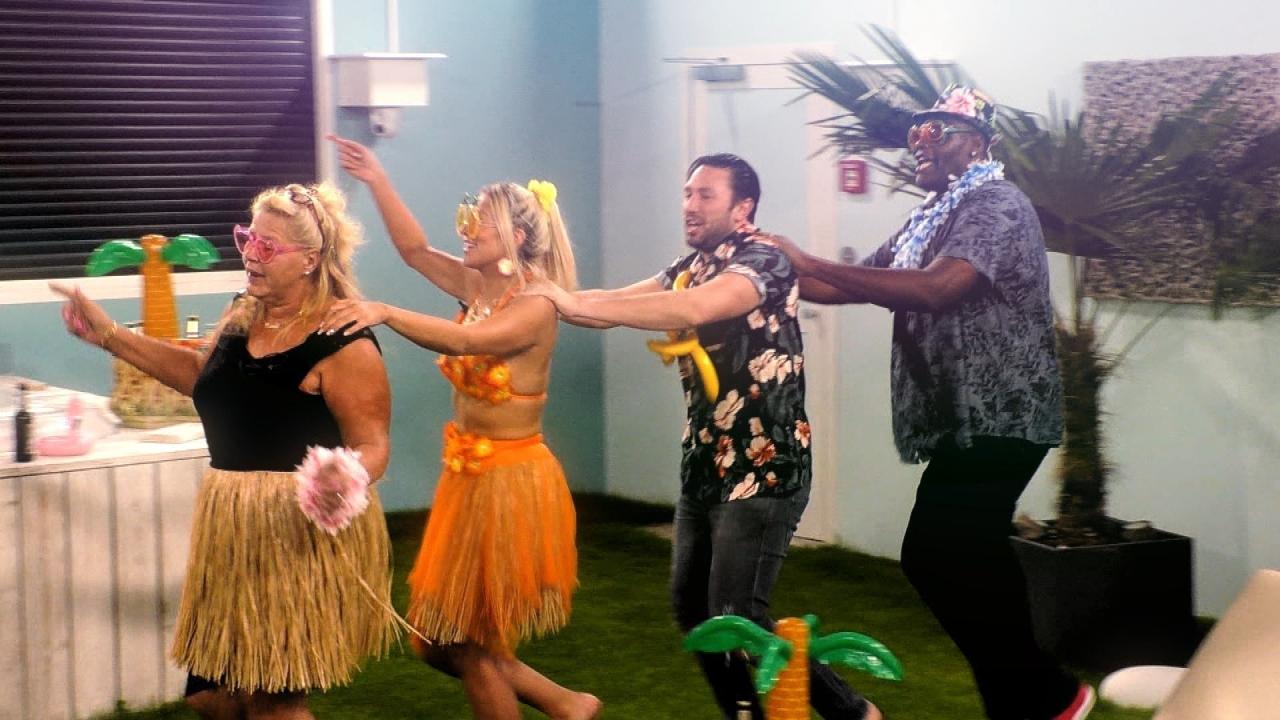 Finalisten-Polonaise: Silvia, Chethrin, Daniel und Alphonso (v. li.)