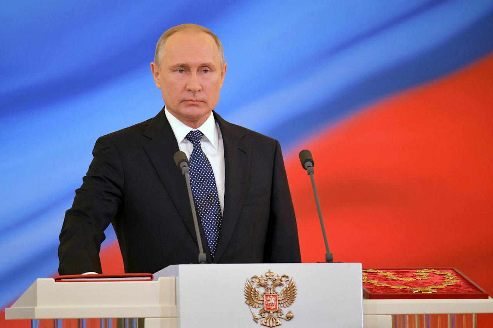 "Ich betrachte es als meine Aufgabe und als meinen Lebenssinn, mein Möglichstes für Russland zu geben, in der Gegenwart und in der Zukunft", erklärte Russlands alter neuer Präsident bei seiner kurzen Rede.
