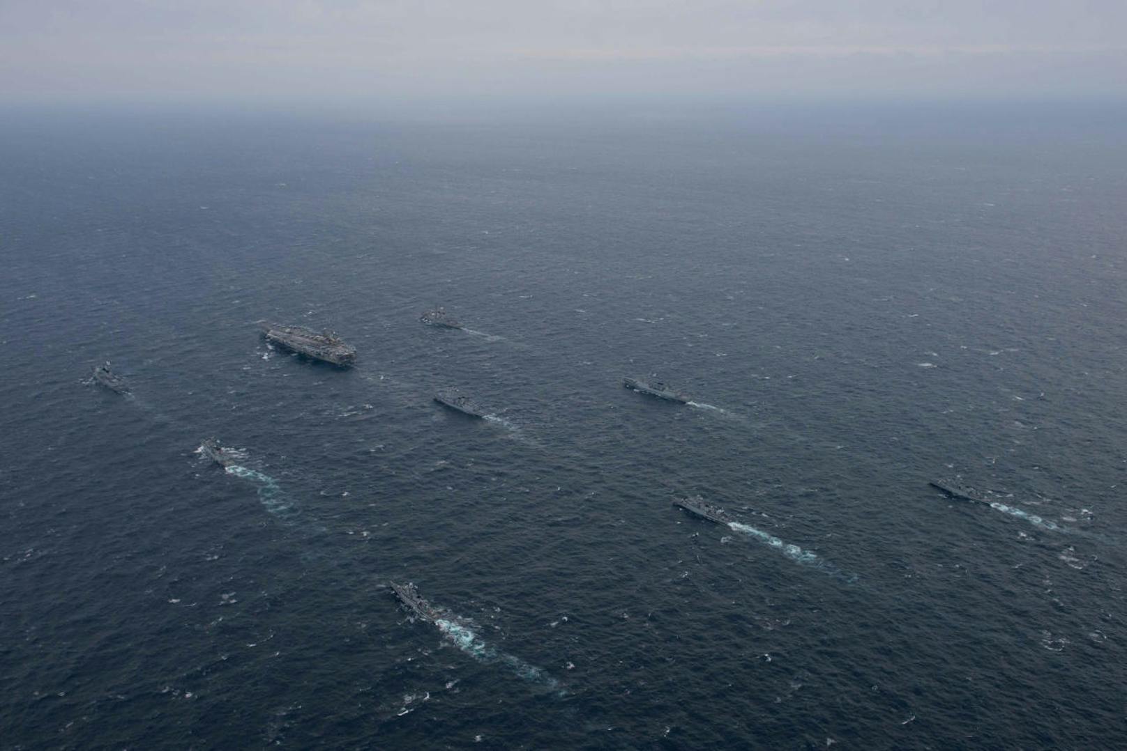 Der US-Flugzeugträger USS Ronald Reagan kreuzt vor der nordkoreanischen Küste.