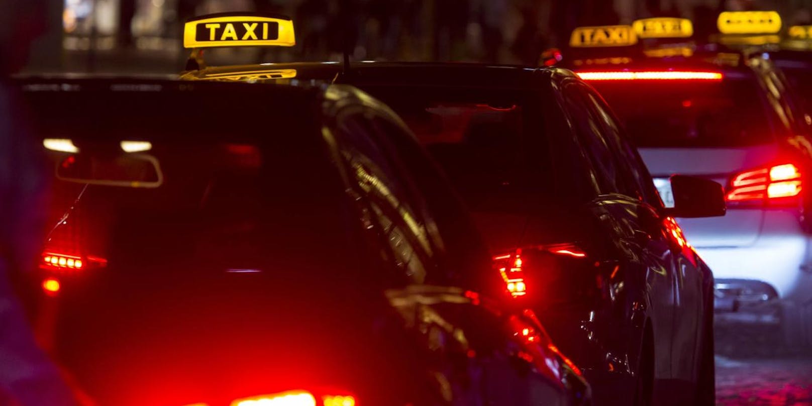 Die Taxi-Fahrerin wurde von einem Fahrgast sexuell belästigt.