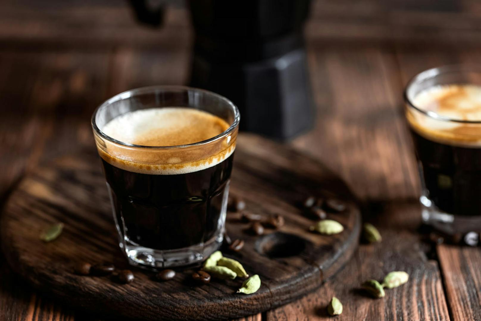 Demnach haben alle, die einen solch moderaten Kaffeekonsum haben, nicht nur ein geringeres Risiko für Herzkrankheiten, sondern auch ein niedrigeres Sterberisiko als Menschen, die keinen Kaffee trinken.