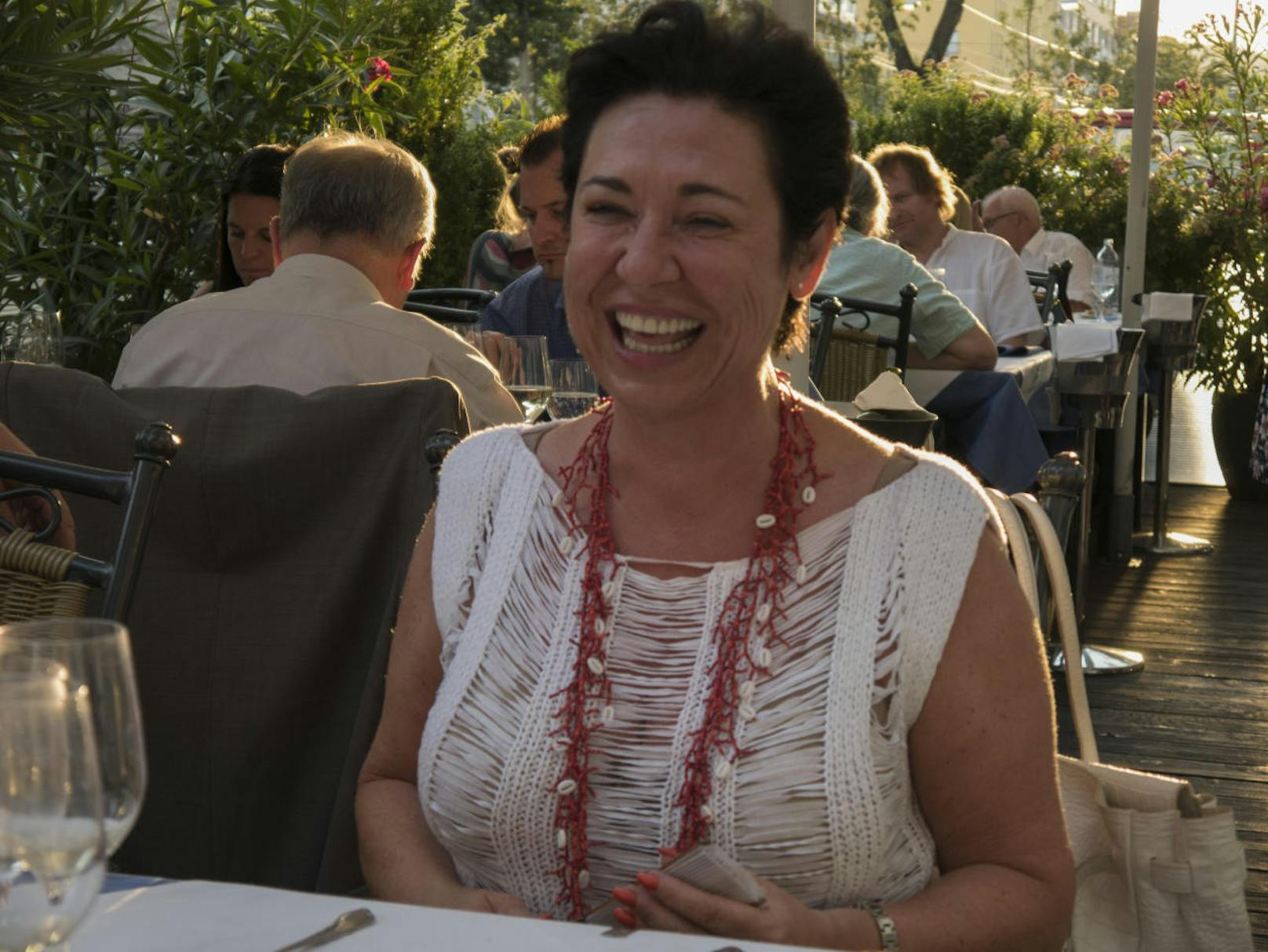 Andrea Händler im Schanigarten des dalmatinischen Spezialitäten-Restaurants in Hernals