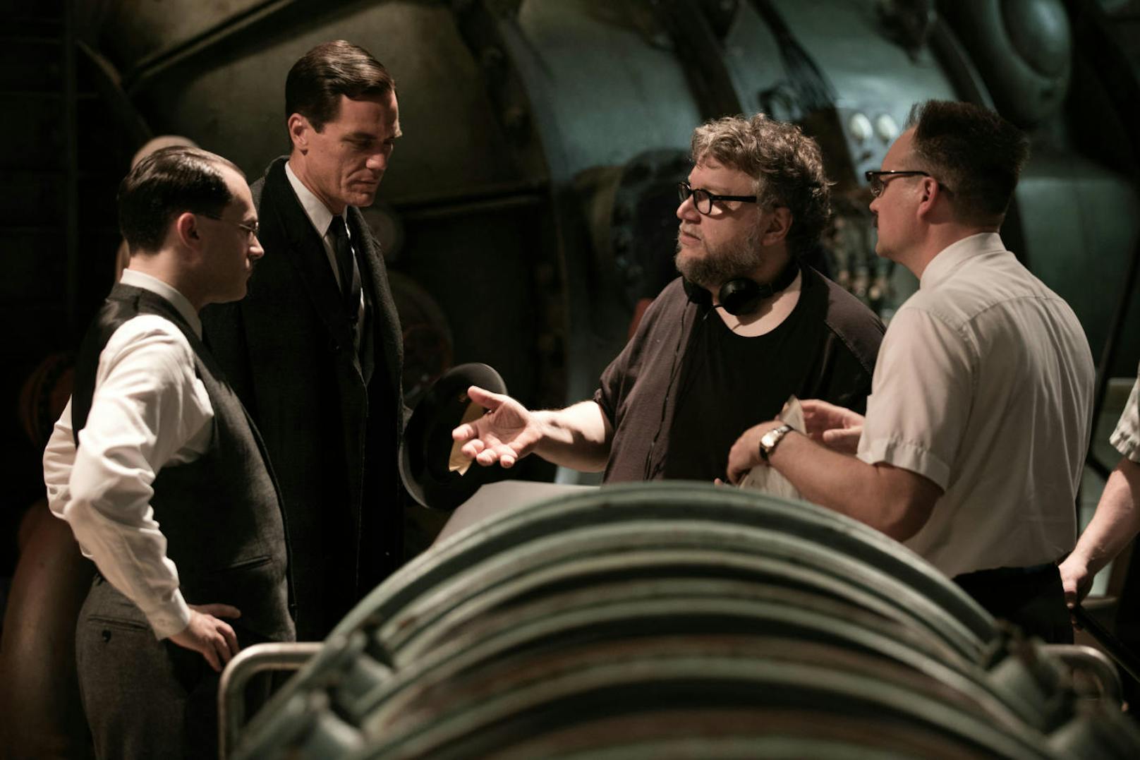 Guillermo del Toro (2. v. r.) bekam für "The Shape of Water" den Golden Globe für die beste Regie überreicht.