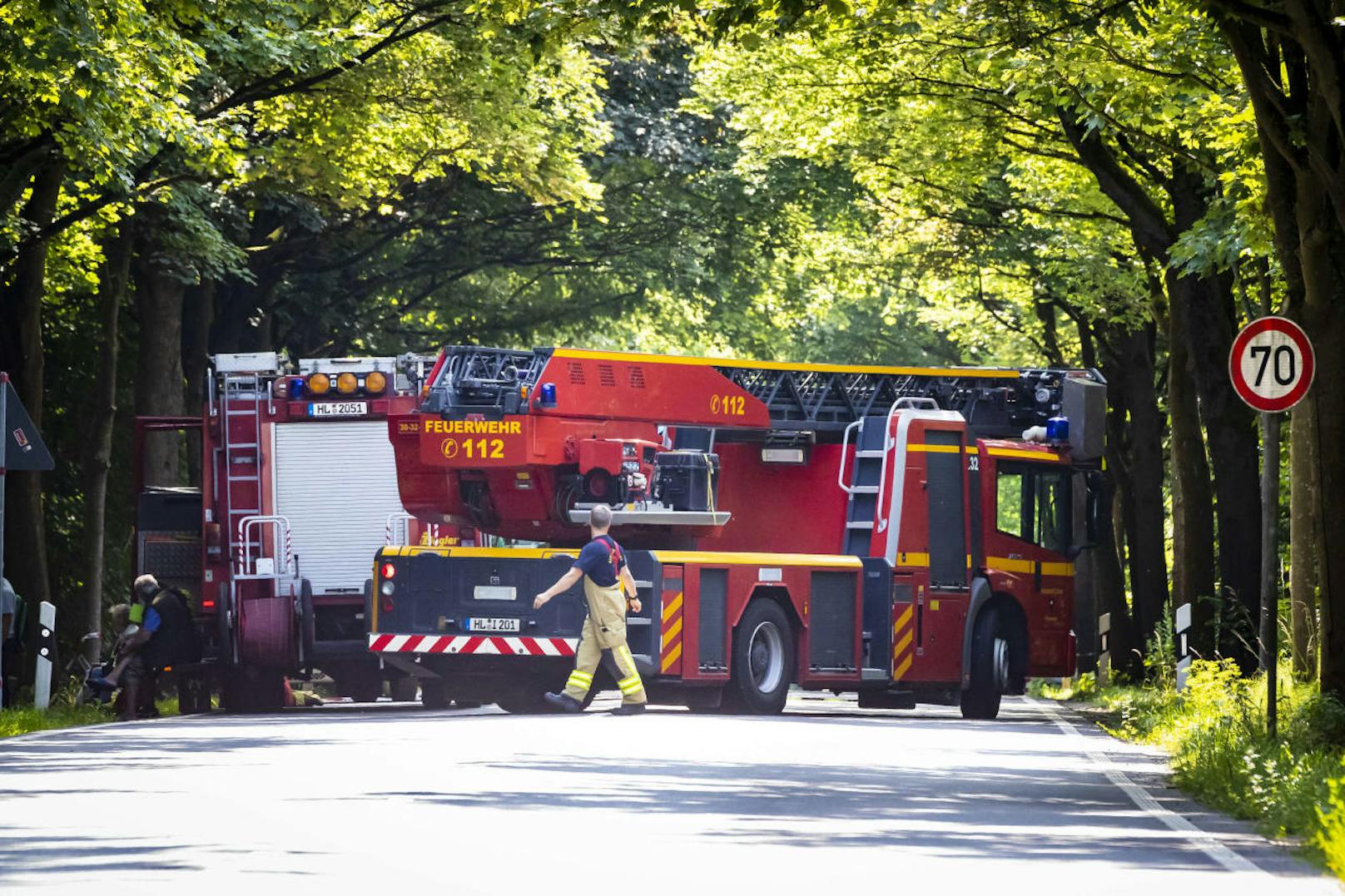 In einem Linienbus im Lübecker Stadtteil Kücknitz attackierte und verletzte ein Mann am Freitag mehrere Passagiere mit einem Küchenmesser. 