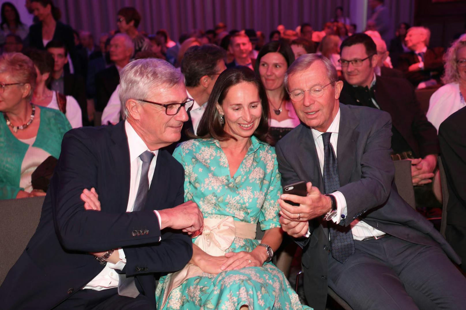 Bürgermeister Harald Preuner mit Ehefrau Alexandra und Landeshauptmann Wilfried Haslauer