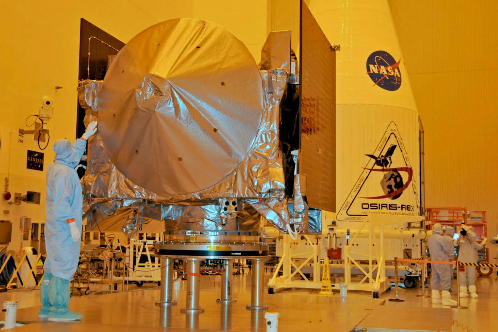 Die Sonde wurde gebaut, um erstmals Gesteinsproben von einem Asteroiden zur Erde bringen.