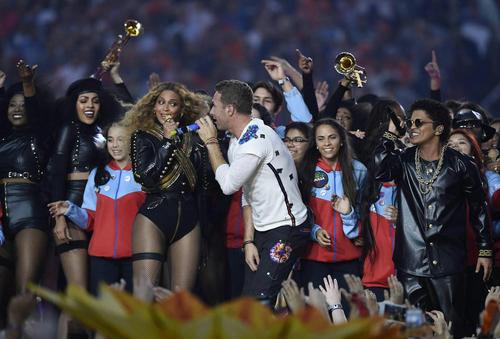 Beyoncé stohl Bruno Mars und Coldplay gehörig die Show beim Super Bowl