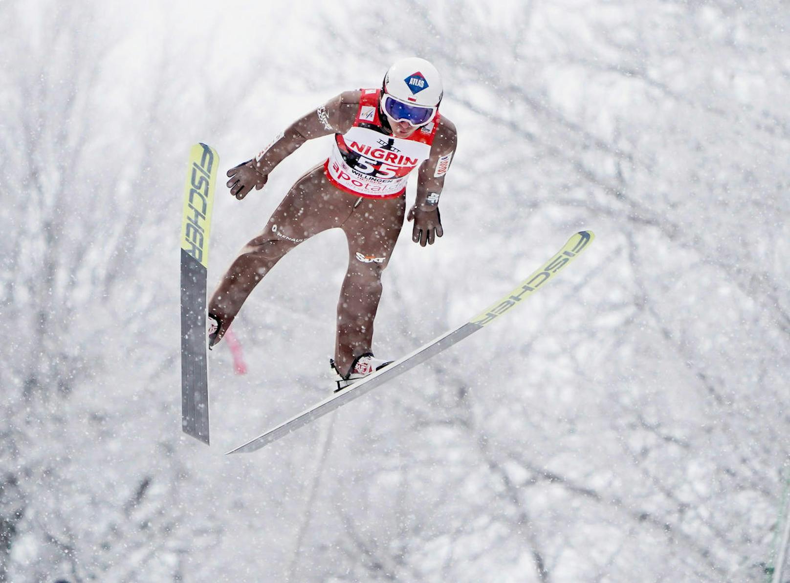 <b>Kamil Stoch (Skispringen):
</b>Der Pole vollbrachte der Vierschanzentournee als zweiter Athlet der Geschichte das Kunstück, alle vier Konkurrenzen zu gewinnen. Mit dem Deutschen Richard Freitag liefert er sich bereits die gesamte Saison über ein Privatduell, das jetzt bei Olympia seine Fortsetzung finden wird. 