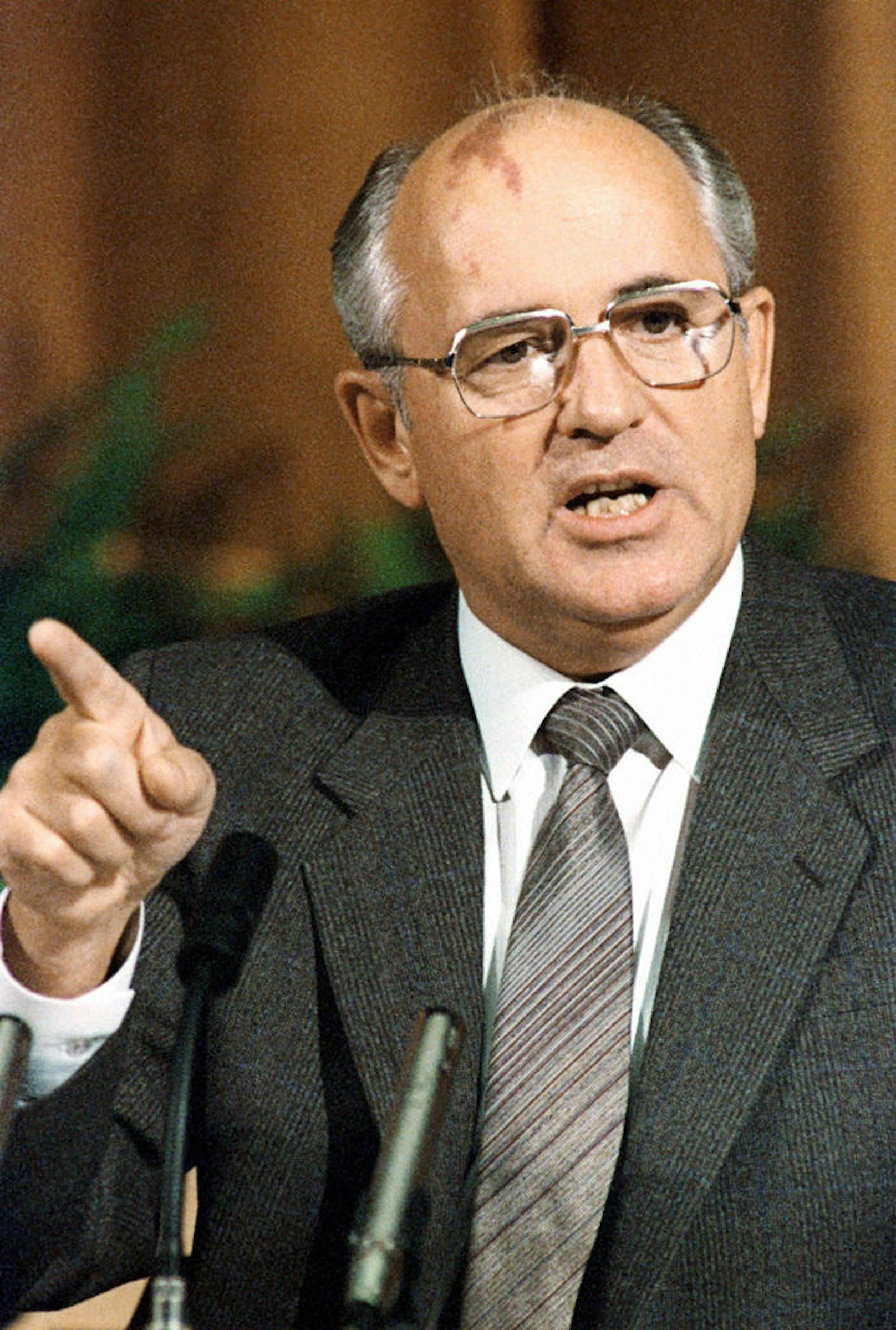 <b>Michail Gorbatschow</b>, März 1985 bis August 1991 Generalsekretär des Zentralkomitees der Kommunistischen Partei der Sowjetunion und von März 1990 bis Dezember 1991 Staatspräsident der Sowjetunion

"Wer zu spät kommt, den bestraft das Leben."