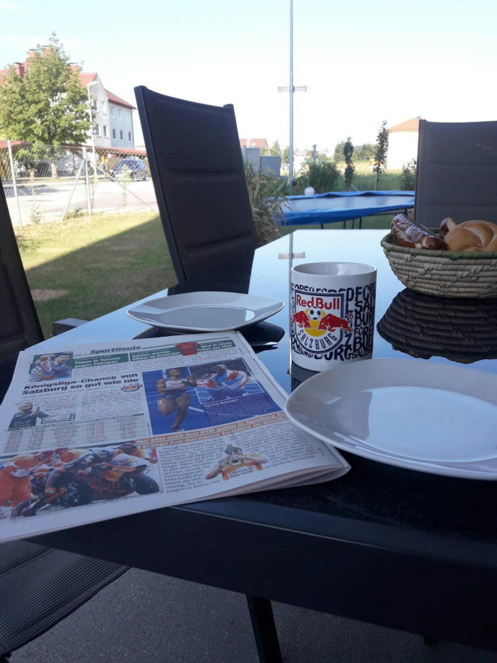 Das ist für mich Urlaub Pur !!! Auf der Terasse im eigenen Garten Frühstücken mit Lieblingstasse und der Heute Zeitung für die Neuigkeiten vom Tag!!!! Roland Janisch