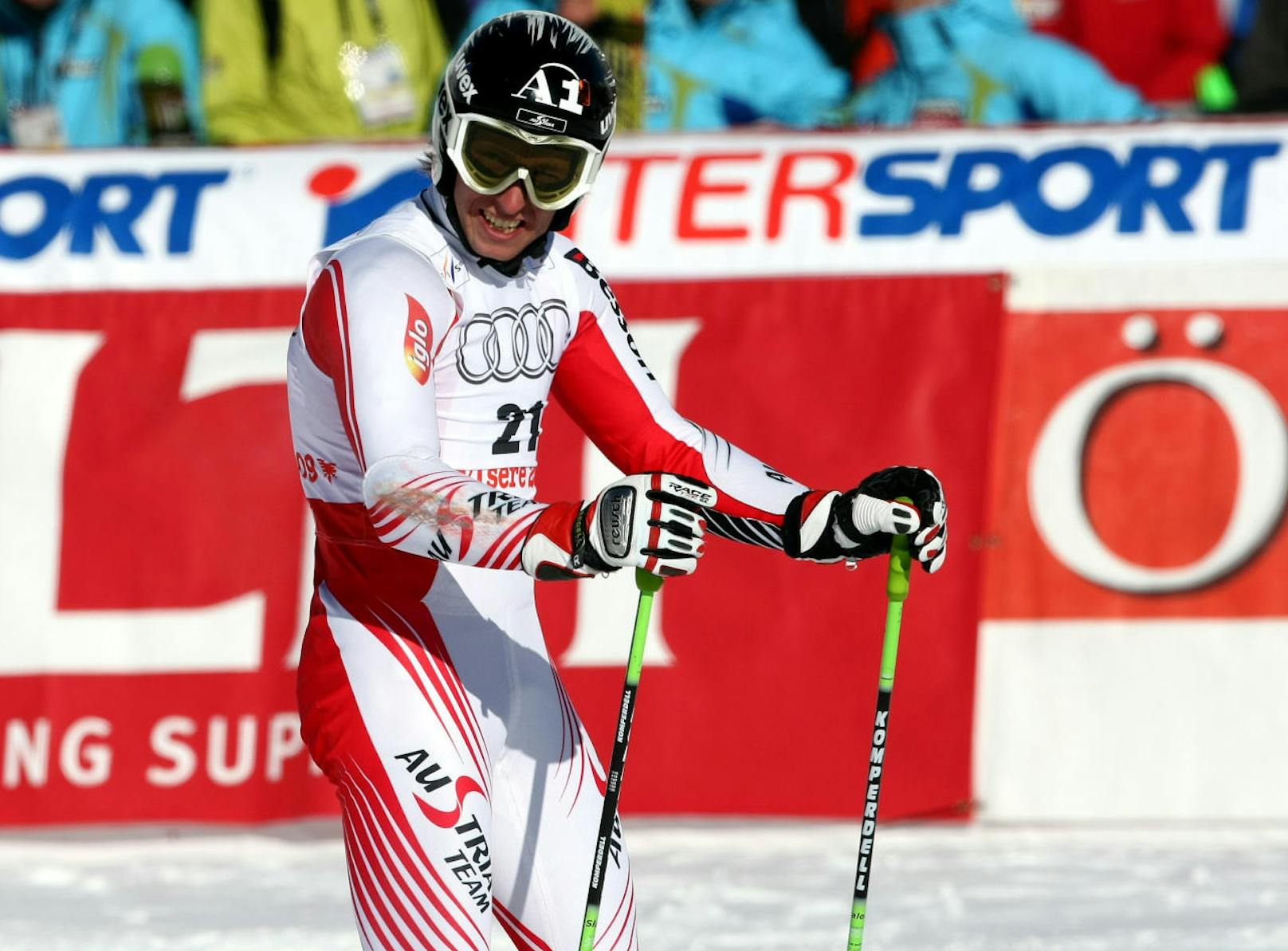 Der erste Rückschlag für Marcel Hirscher. Bei seiner ersten Ski-WM in Val d'Isere 2009 verpasst er im Riesentorlauf als Vierter Edelmetall nur um sieben Hundertstel. In Slalom und Kombination scheidet er aus.