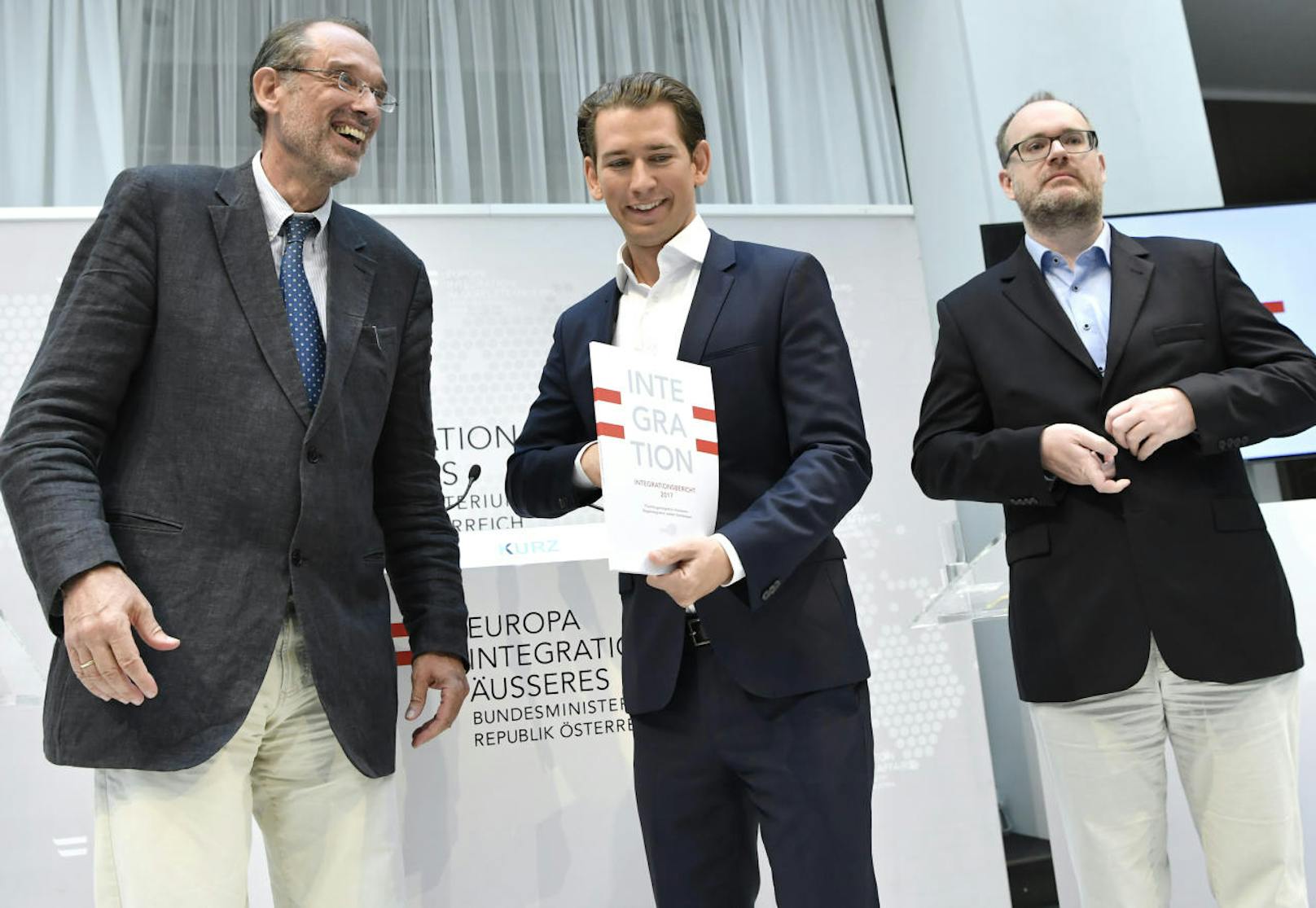 Heinz Faßmann, Vorsitzender des Expertenrats für Integration, Außenminister Sebastian Kurz (ÖVP) und Stephan Marik-Lebeck (Statistik Austria) 