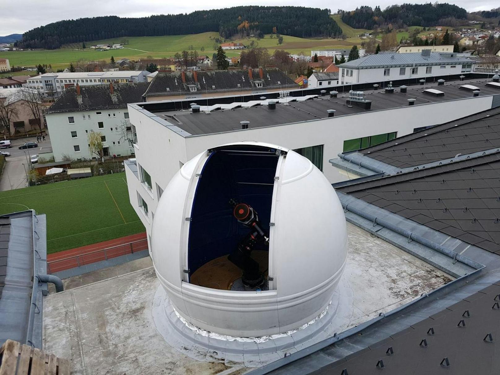 Egon Döberl liefert nun eines seiner Teleskope an die US-Luftstreitkräfte.
