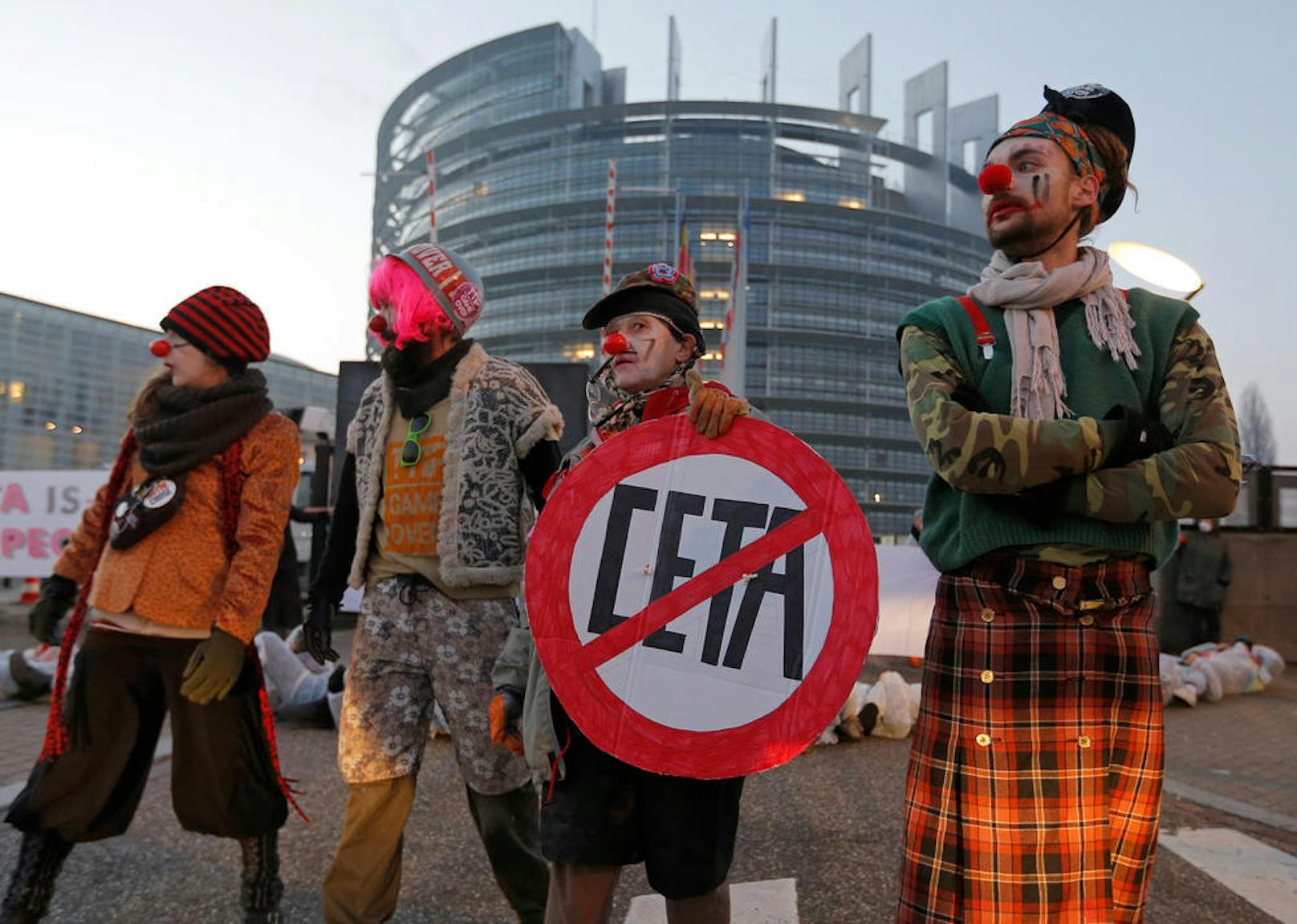 CETA-Protest vor dem EU-Parlament
