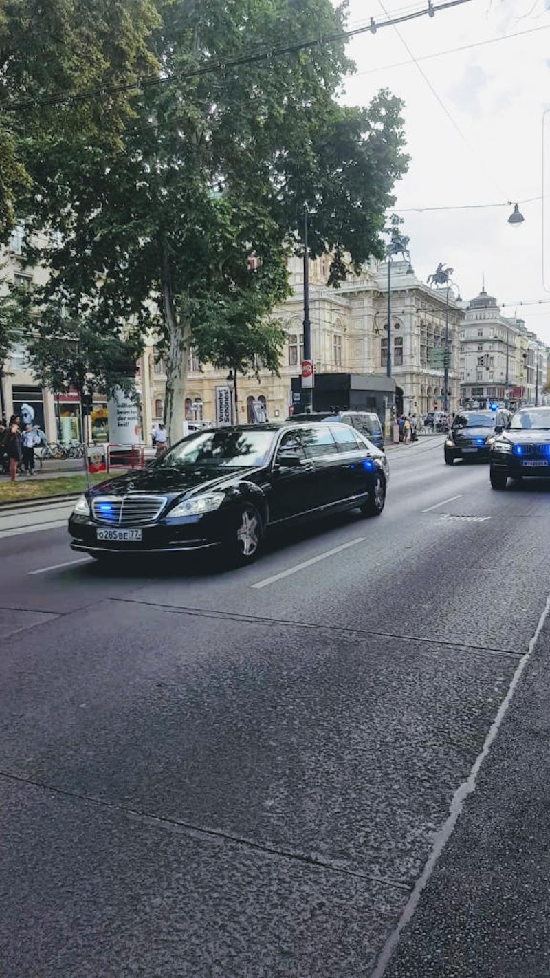 "Heute"-Leser verfolgten den Konvoi vom Straßenrand aus.