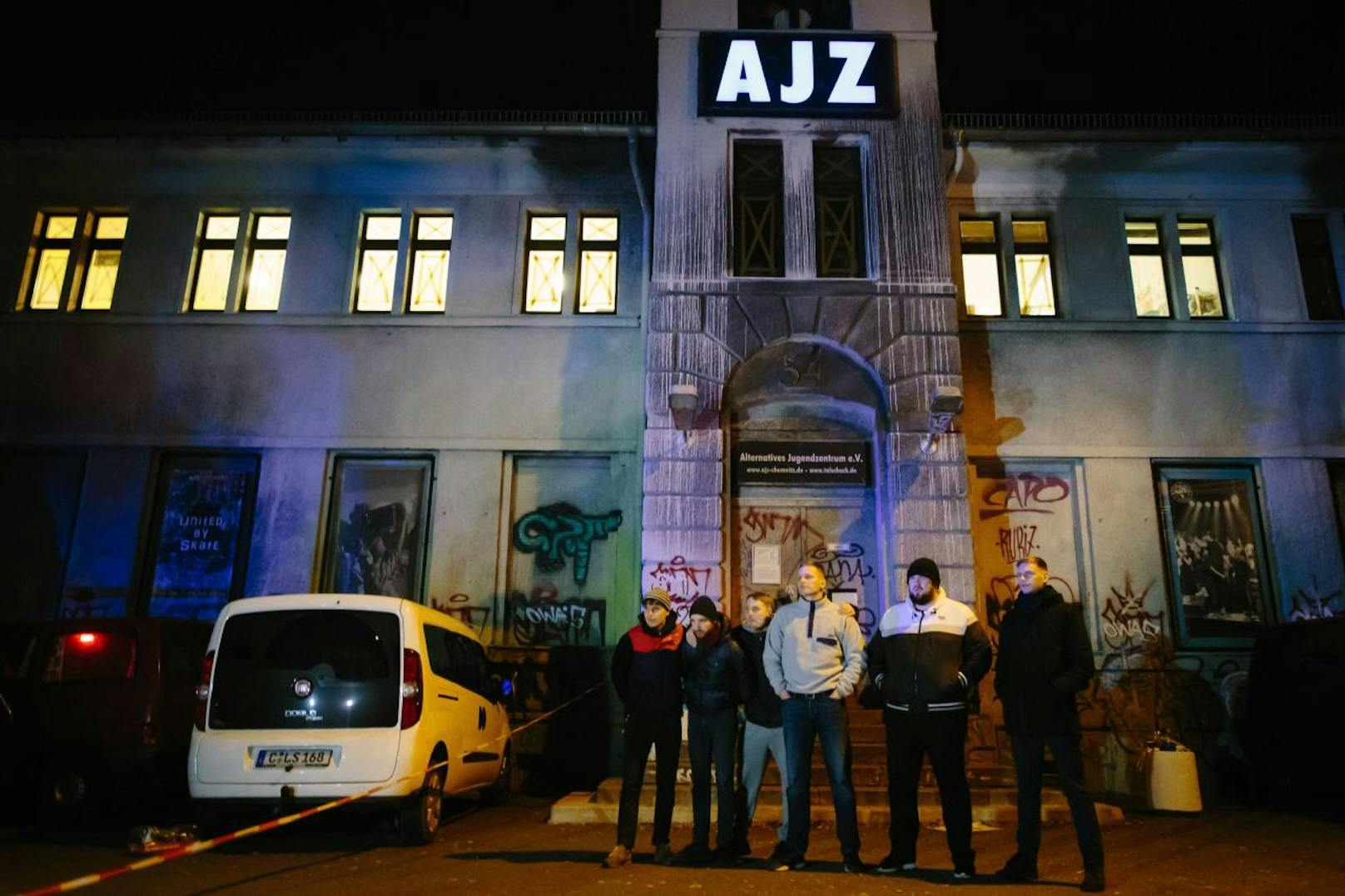 Feine Sahne Fischfilet Konzert im AJZ Chemnitz wegen Bombendrohung verspätet gestartet 