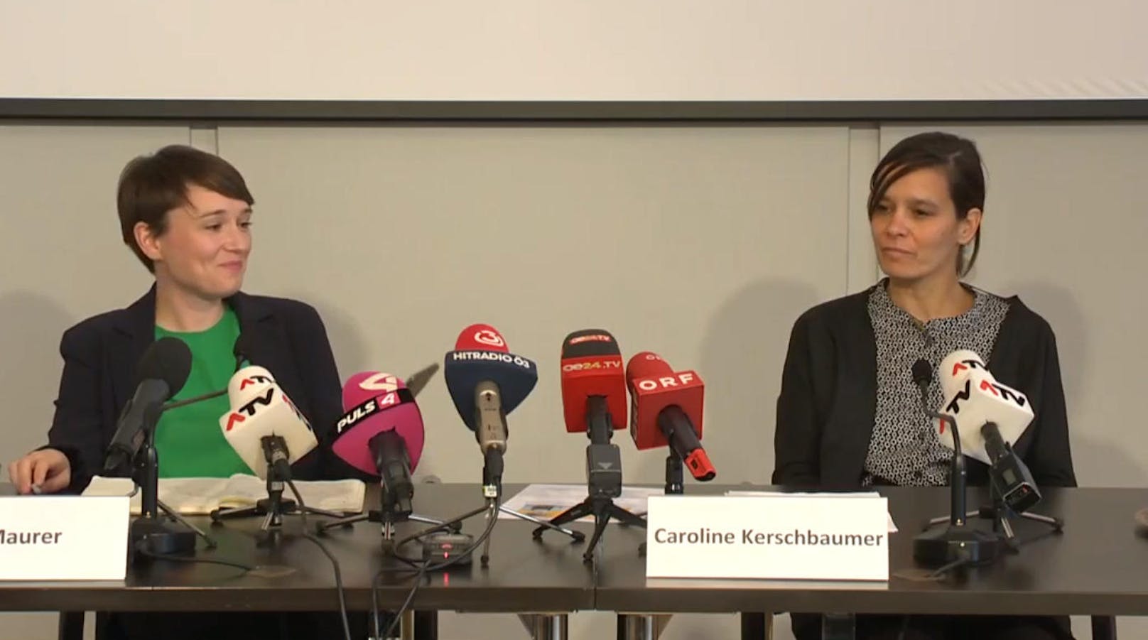 Sigi Maurer gibt mit Caroline Kerschbaumer (ZARA) eine Pressekonferenz.