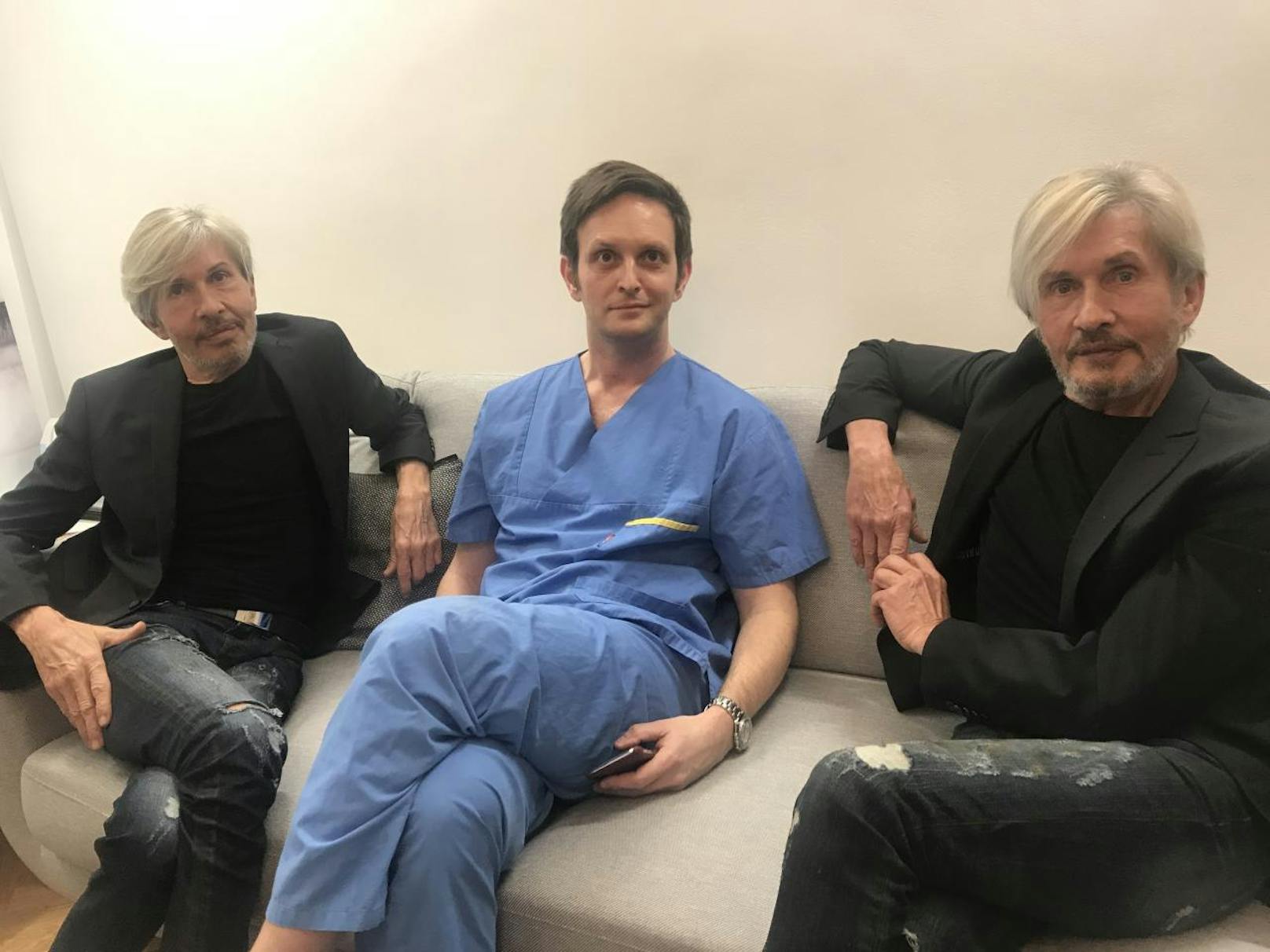 Die Wess-Zwillinge mit Schönheitschirurgen Dr. Harald Beck