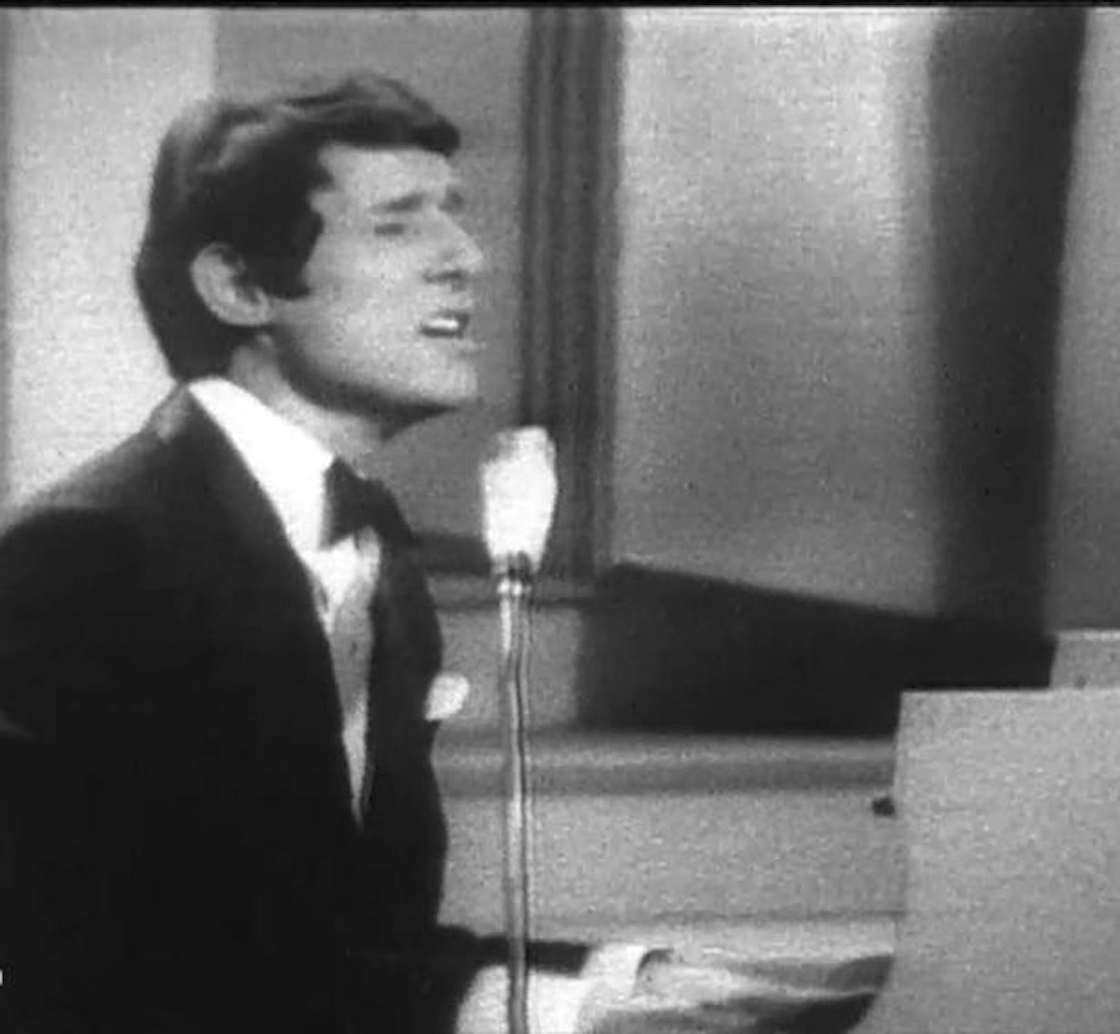 Ausschnitt aus dem Song Contest 1976: Udo Jürgens mit seinem Siegeslied "Mercie, Chérie"