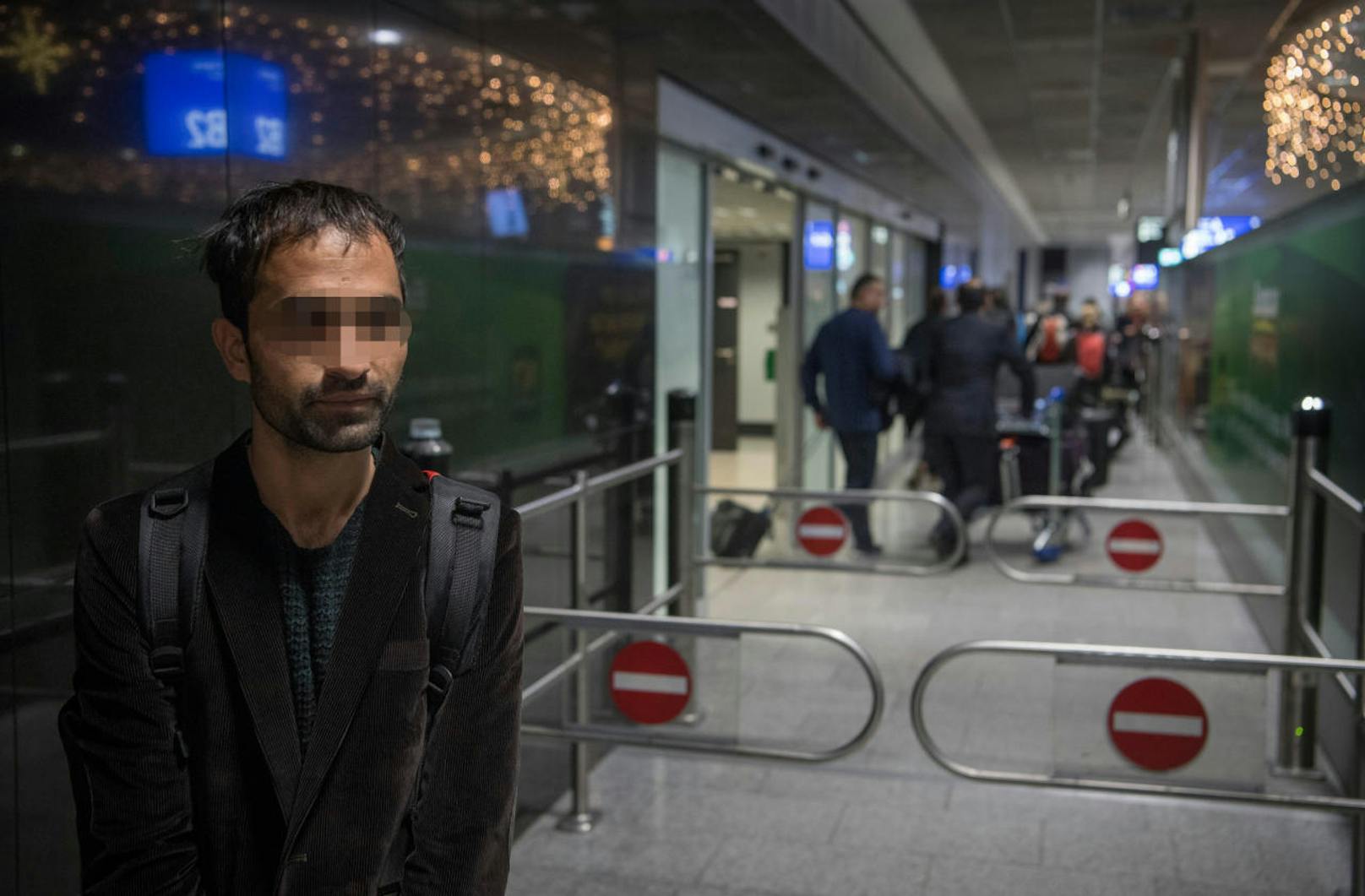 Der Afghane Haschmatullah F. am Donnerstag am Frankfurter Flughafen. 