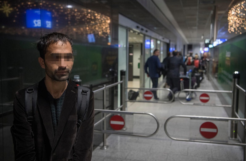 Der Afghane Haschmatullah F. am Donnerstag am Frankfurter Flughafen. 