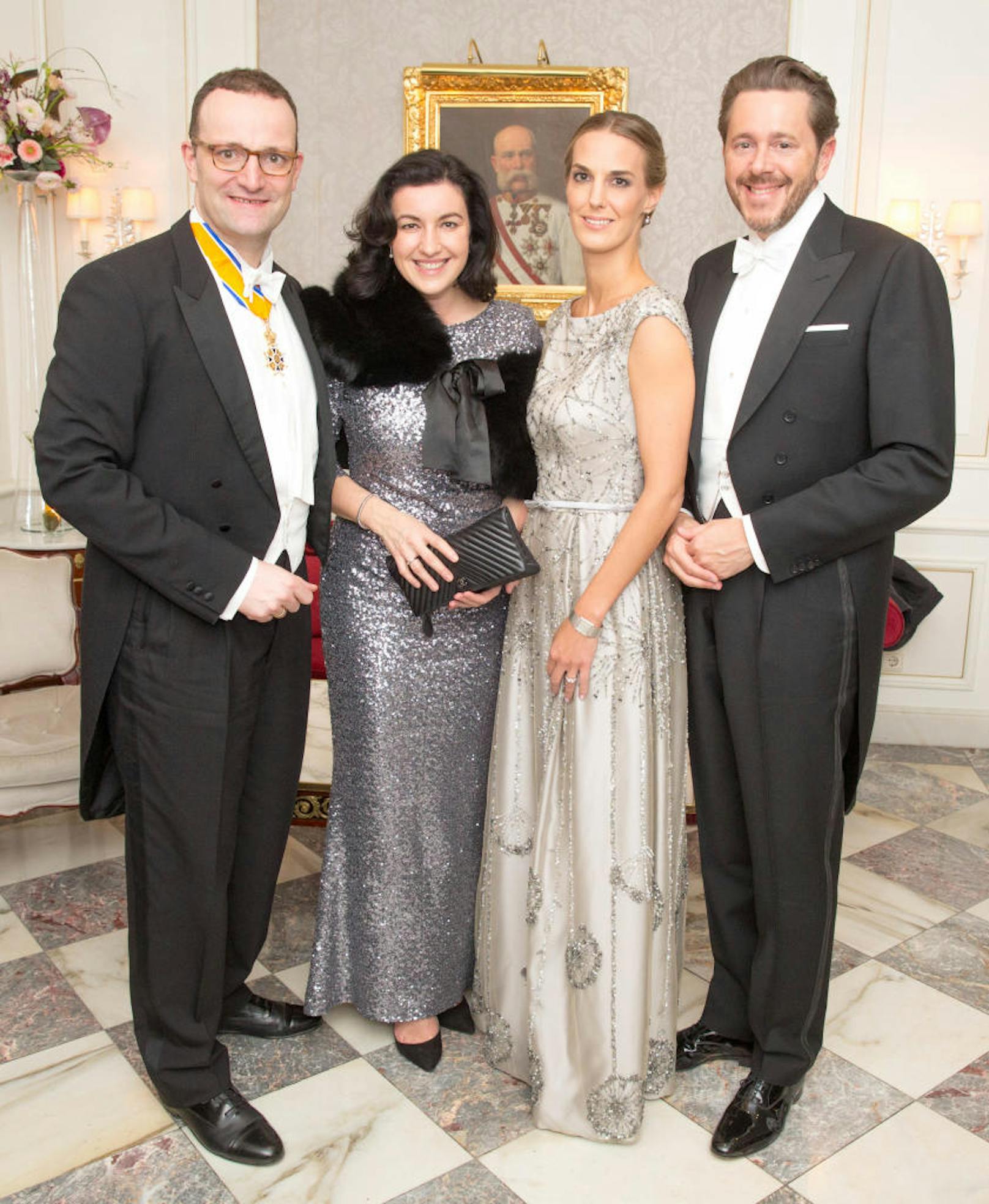 Beim Opernball 2018 war Spahn auf Einladung von Kurz in Wien. (im Bild mit der deutschen Staatssekretärin Dorothee Bär sowie Unternehmerin Andrea Elisabeth Samonigg-Mahrer und Wirtschaftsbundpräsident Harald Mahrer)