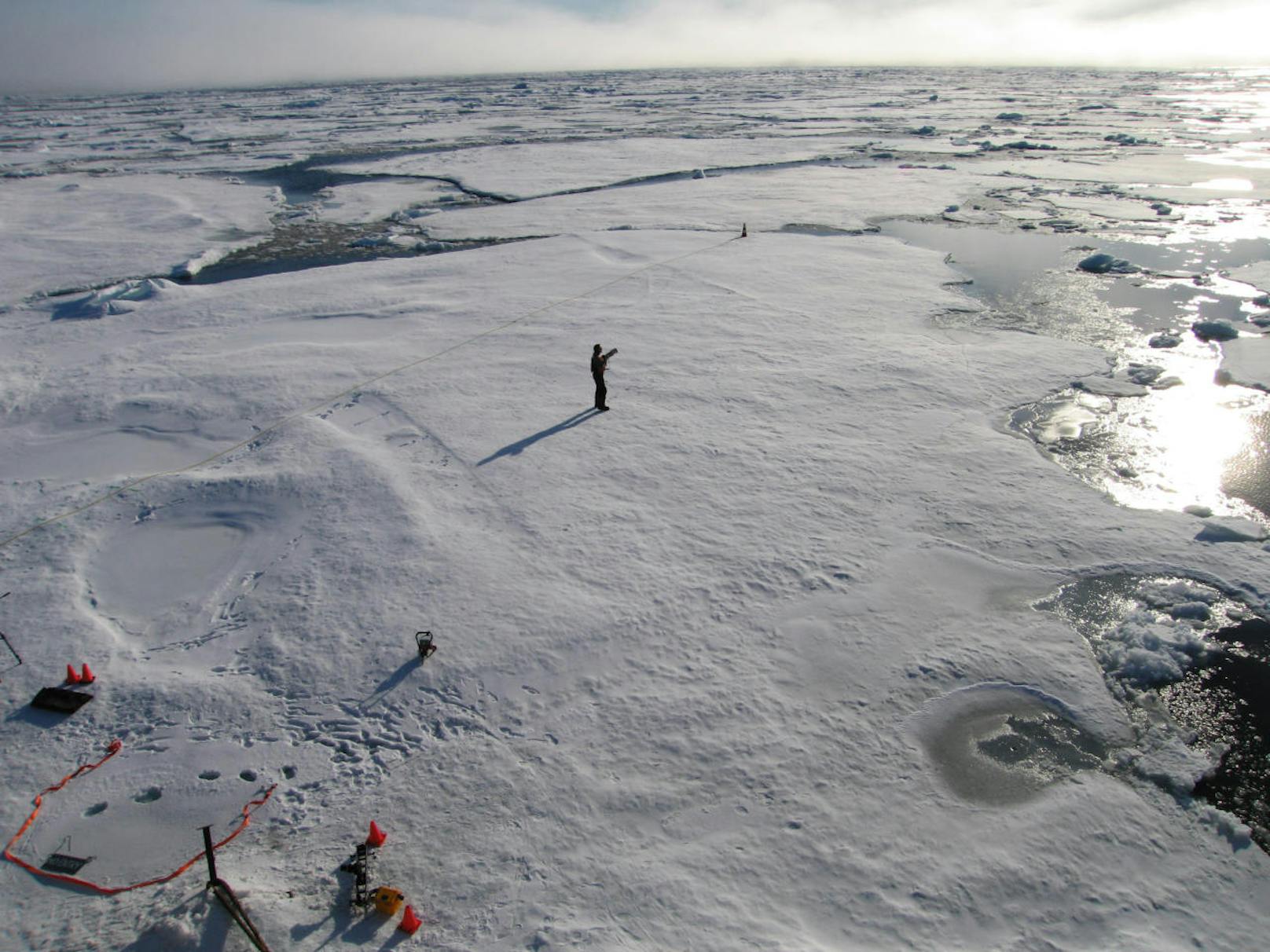 <b>North Ice, Grönland</b>
Kein Ort, um sich dauerhaft sesshaft zu machen: In der Forschungsstation im Zentrum Nordgrönlands wurden am 9. Januar 1954 minus 65,9 Grad Celsius gemessen. Die Station North Ice l befindet sich auf dem gigantischen Gletscher-Eisschild Grönlands.