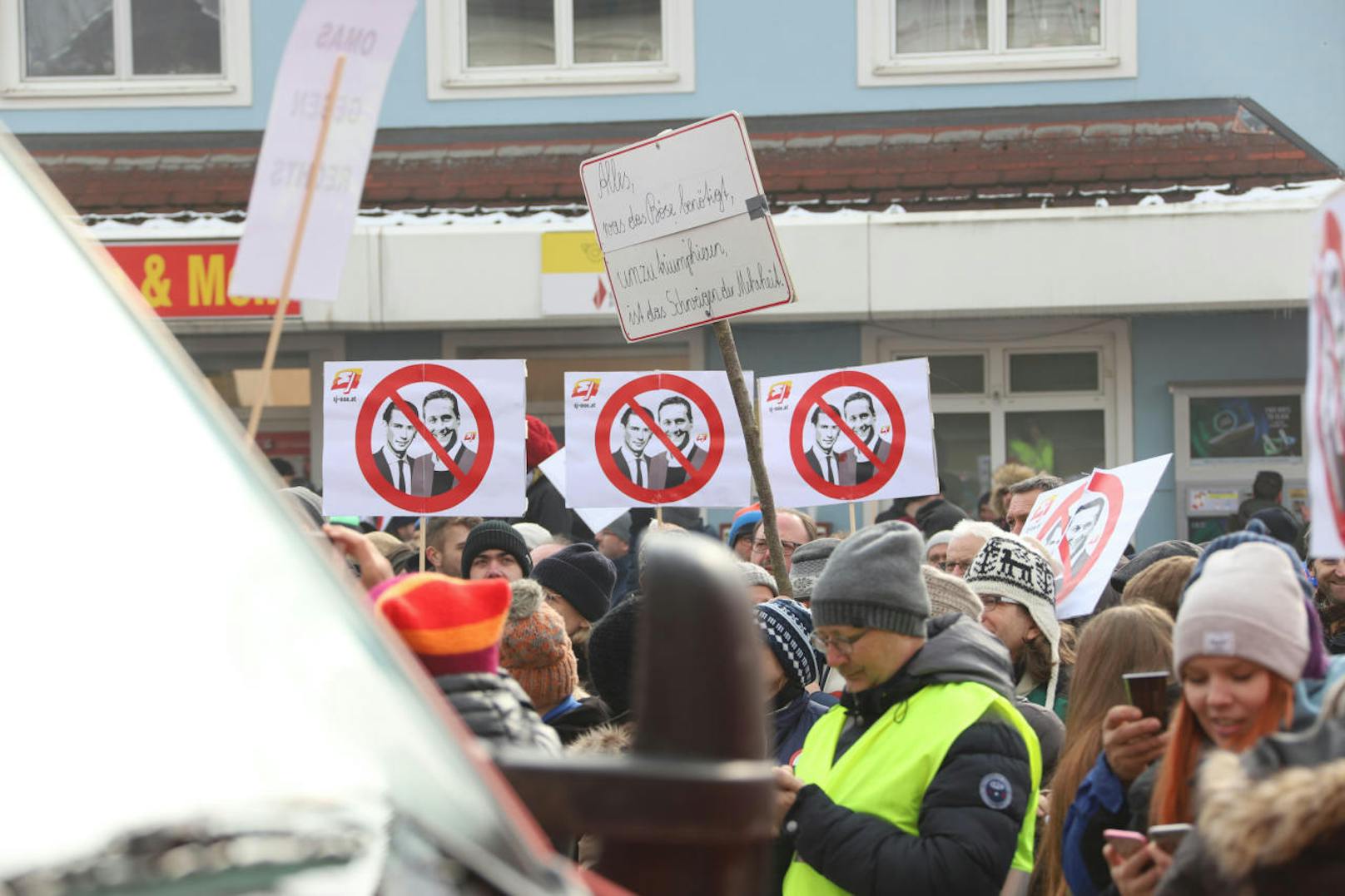 Der Protest gegen den rechten Kongress "Verteidiger Europas" zählte - laut Veranstalter - rund 450 Personen.