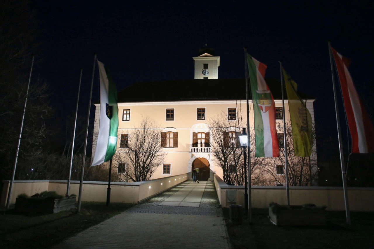 (...) bei der Gemeinderatssitzung am Mittwochabend in Vösendorf (...)