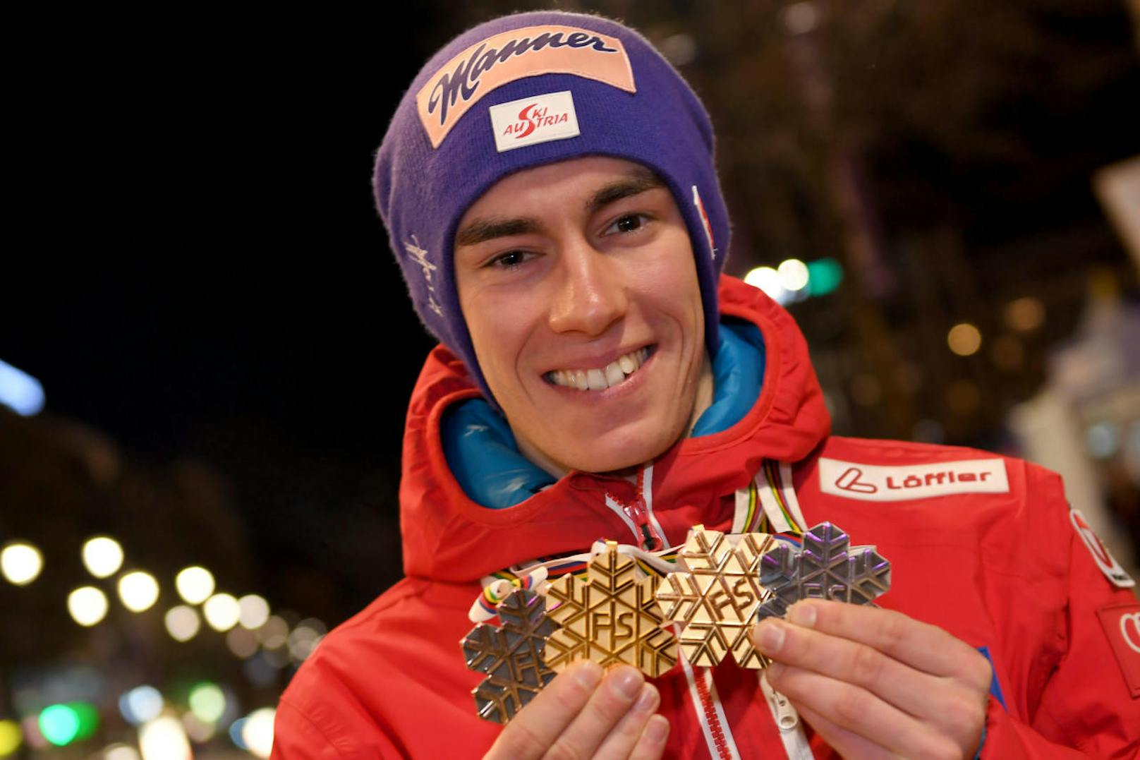 Bei der Nordischen Ski-WM in Lahti kürte sich Kraft zum ersten österreichischen Doppelweltmeister im Skispringen. Zum Drüberstreuen gab es noch Silber im Mixed-Team und Bronze mit der Mannschaft.