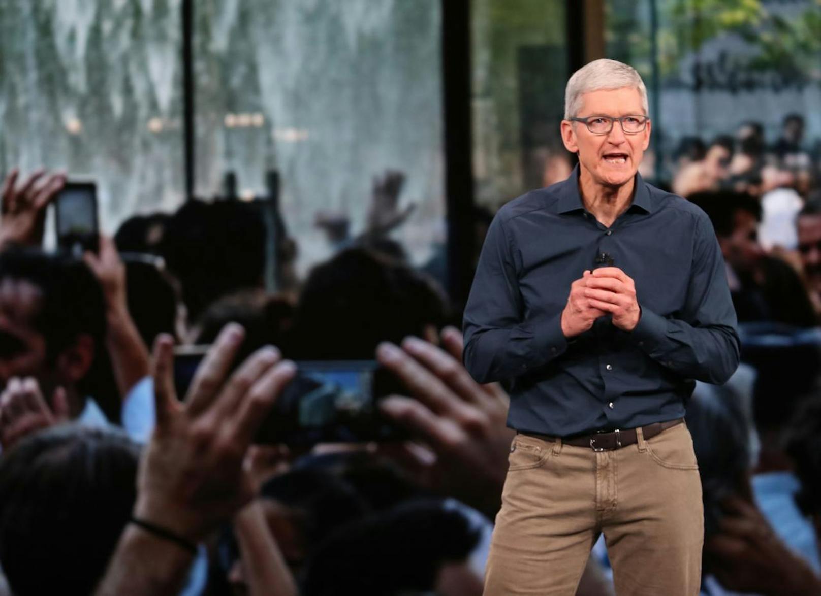 Apple-CEO <b>Tim Cook</b> und eine Riege an Chefentwicklern präsentierten am 12. September 2018 neben der neuen <b>Apple Watch</b> auch noch drei neue Nachfolger des beliebten iPhone X - das <b>iPhone Xs</b>, <b>iPhone Xs Max</b> und<b> iPhone Xr</b>.