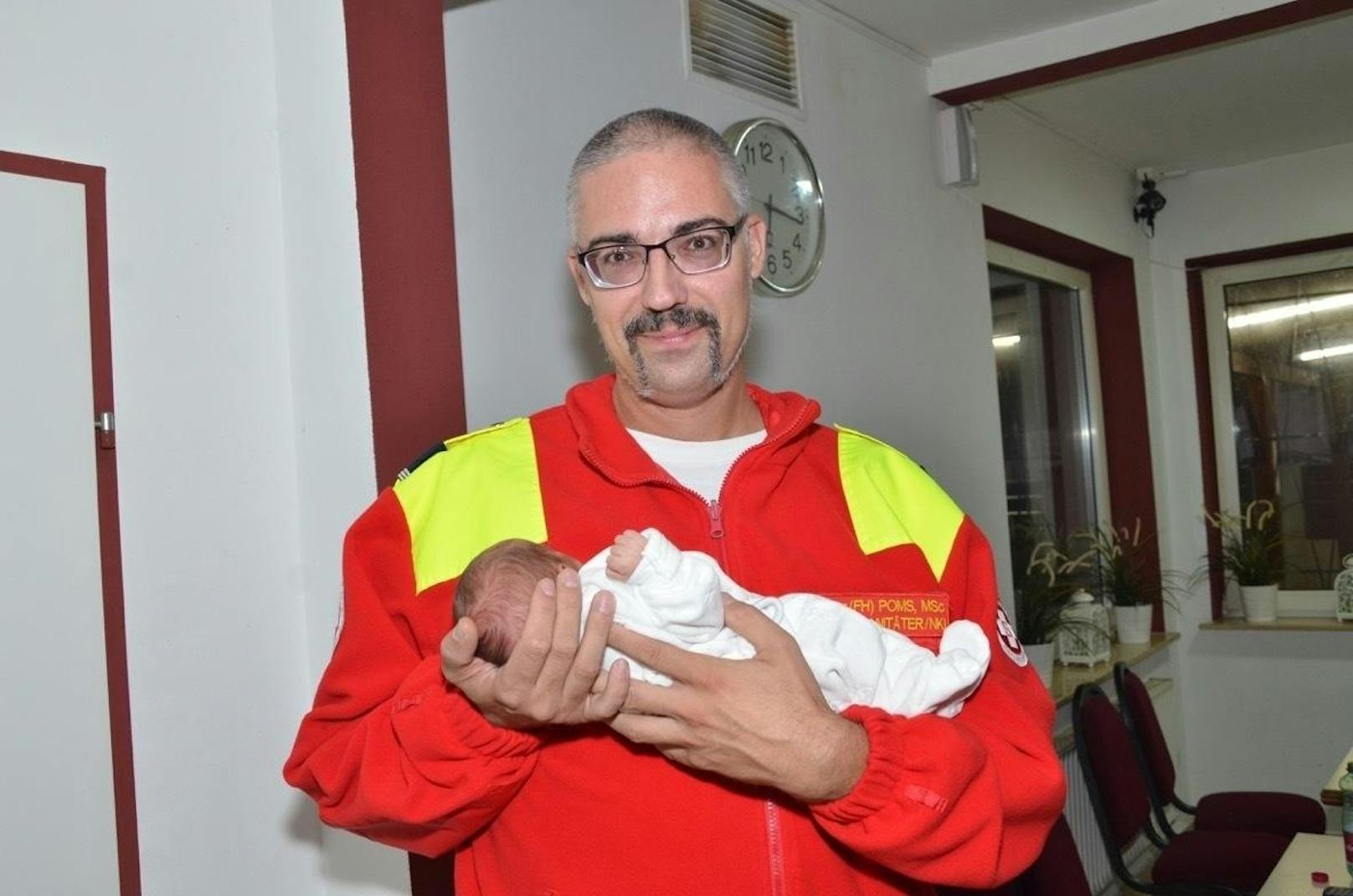 Emir kam im Rettungswagen auf der A3 zur Welt
