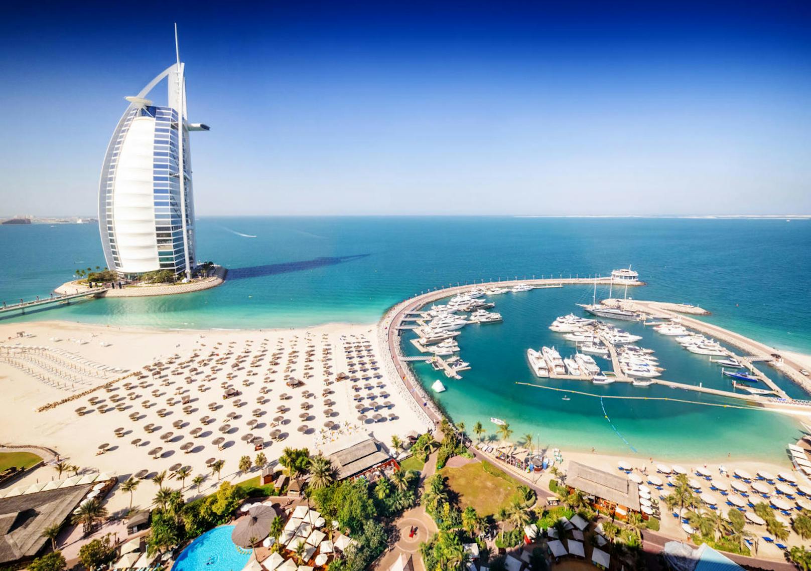 Bei den aufstrebenden Destinationen kann man besonders bei den Flügen nach Dubai sparen.
