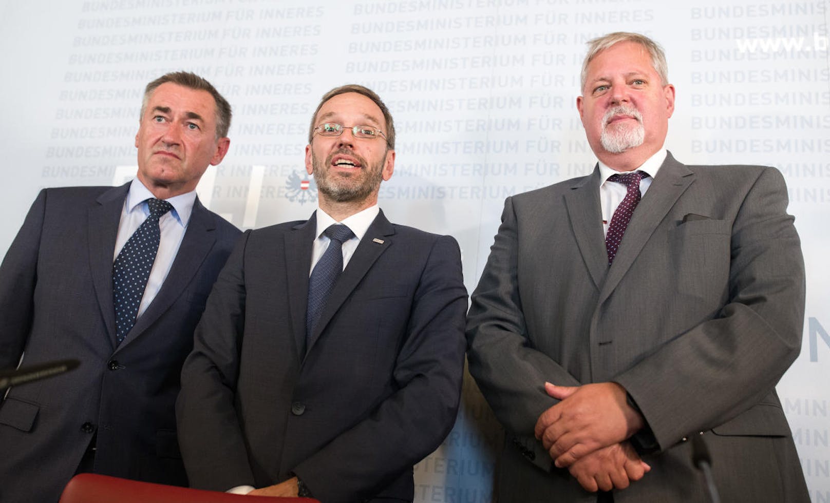 Der stv. Generaldirektor für öffentliche Sicherheit, Franz Lang, Innenminister Herbert Kickl (FPÖ) und BVT-Chef Peter Gridling.