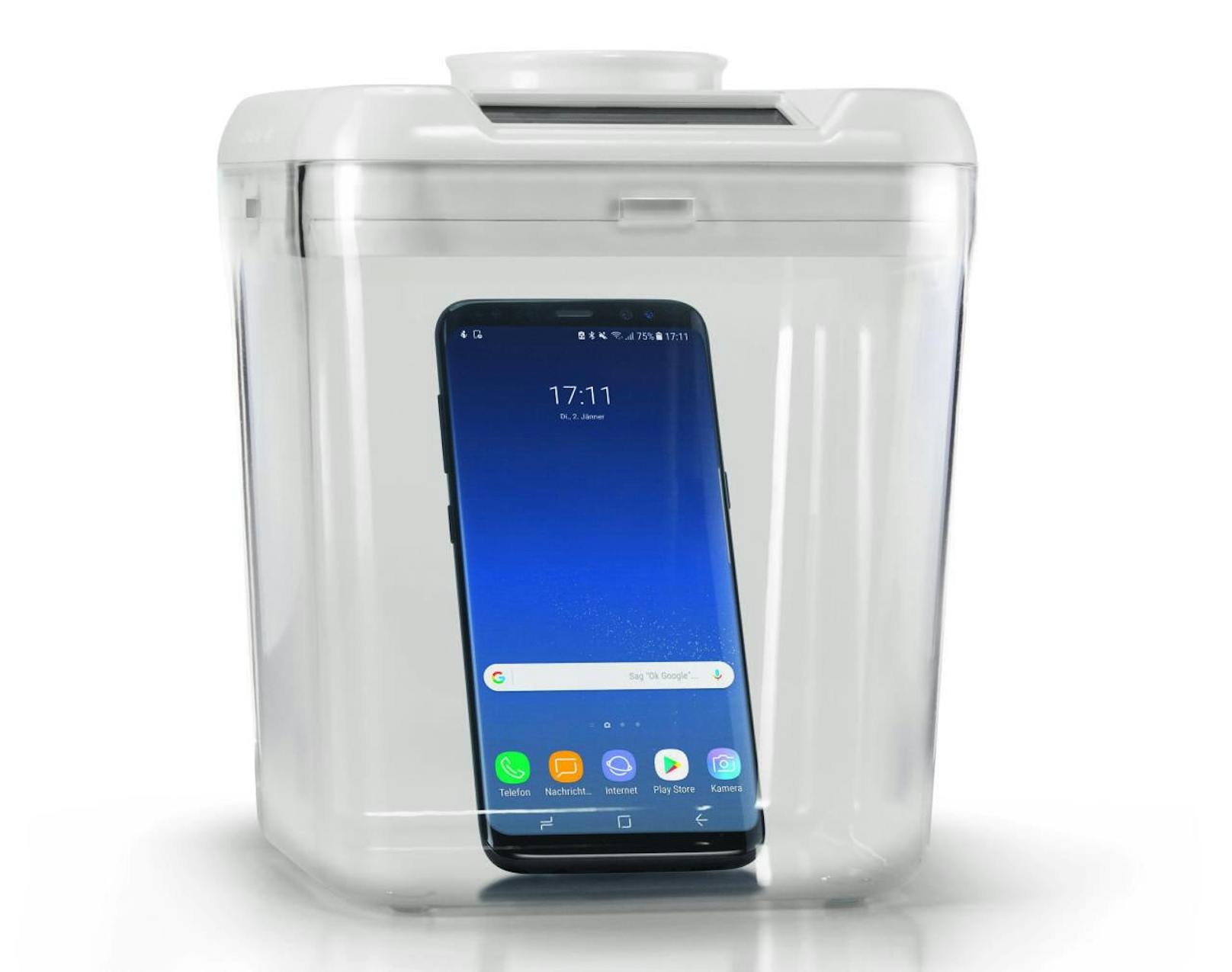 <b>09. Jänner 2018:</b> Unter dem Motto "Sei so smart wie dein Phone" präsentiert Samsung Electronics Austria ein verschließbares Behältnis, in dem das Smartphone für eine selbst definierte Zeitspanne eingesperrt werden kann, um bewusste Pausen im Online-Sein einzulegen. Die "Samsung Offline Box" steht für "Momente, die es wert sind, geteilt zu werden". Die Offline Box wird ab sofort kostenlos unter http://offlinebox.samsung.at verlost.