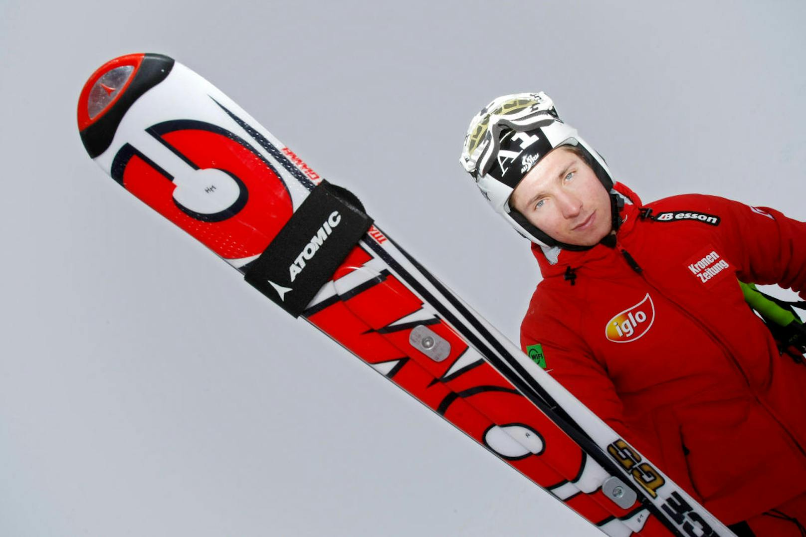 Im Sommer 2008 folgt der Markenwechsel zu Atomic. Eine hocherfolgreiche Partnerschaft bis heute. Mit seiner Materialtüftlerei revolutionierte der Salzburger den Ski-Weltcup.