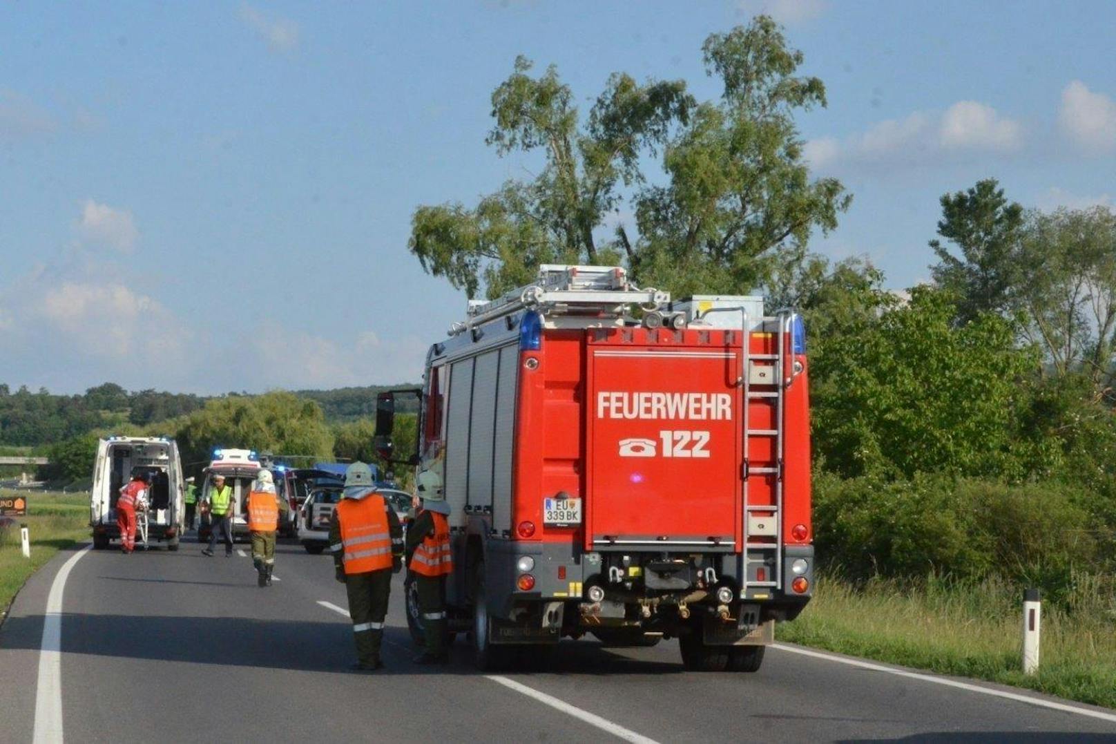 Eine dreiköpfige Familie (ebenfalls aus Ungarn) wurde schwer verletzt.