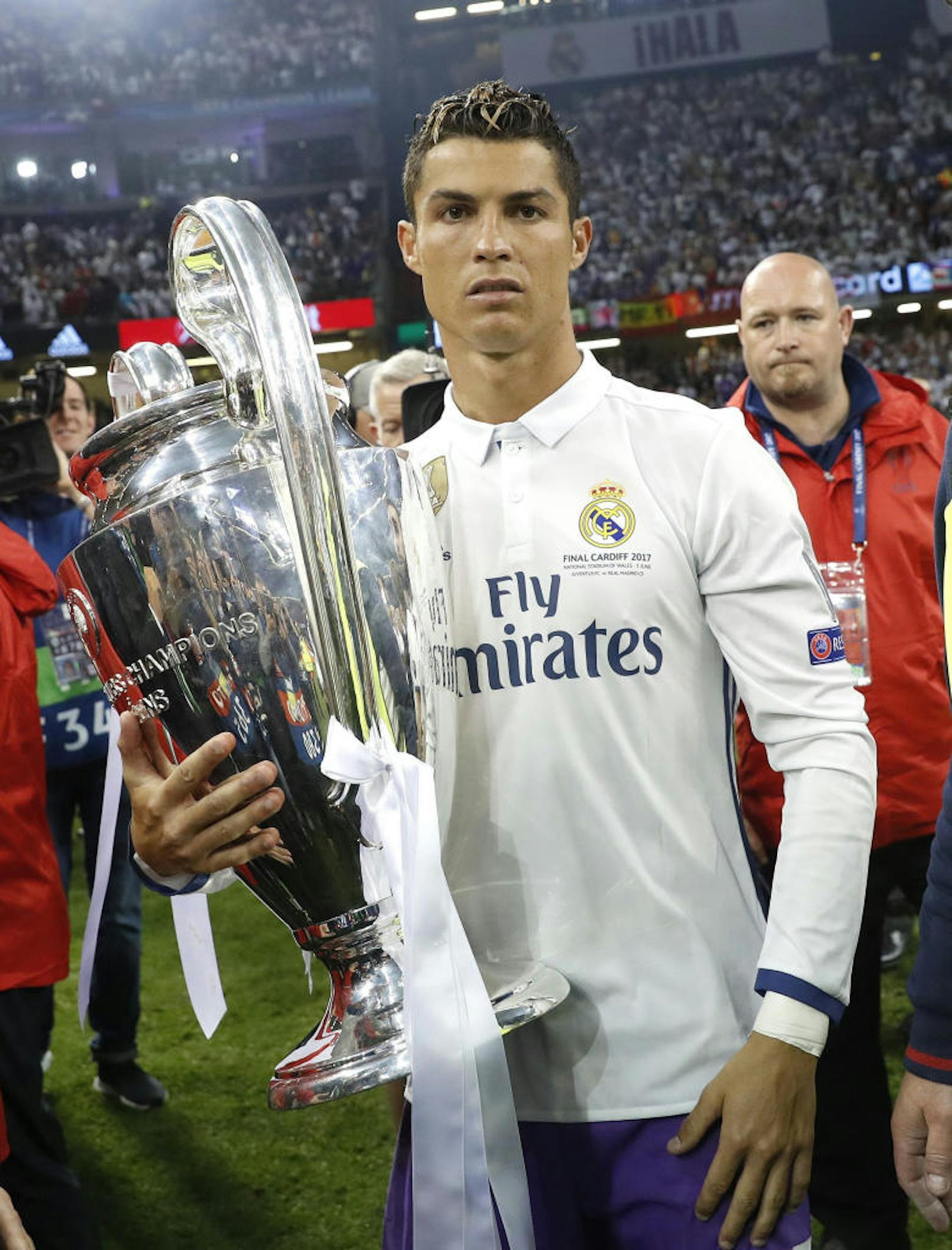 2017 kann Ronaldo mit Real Madrid als erstes Team überhaupt den Titel in der Champions League verteidigen. Finalgegner damals: Juventus Turin.