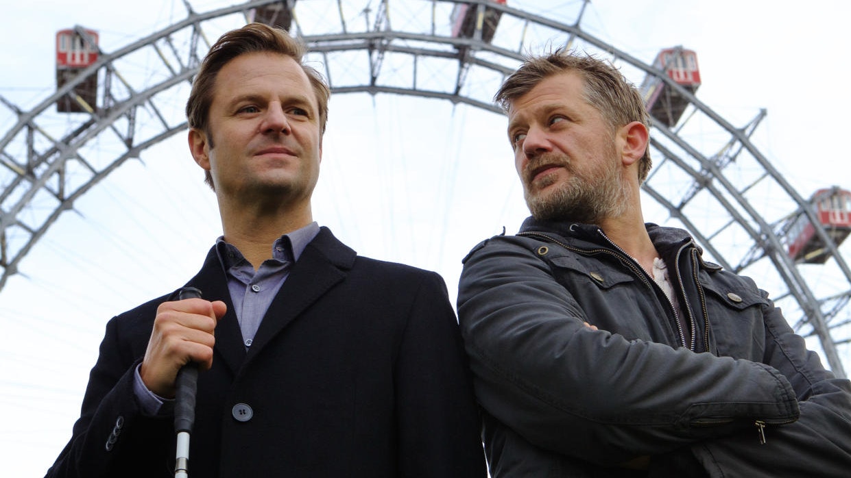 "Blind ermittelt - Die toten Mädchen von Wien": Der ehemalige Wiener Chefinspektor Alexander Haller (Philipp Hochmair, li.) trägt eine schwere seelische Last