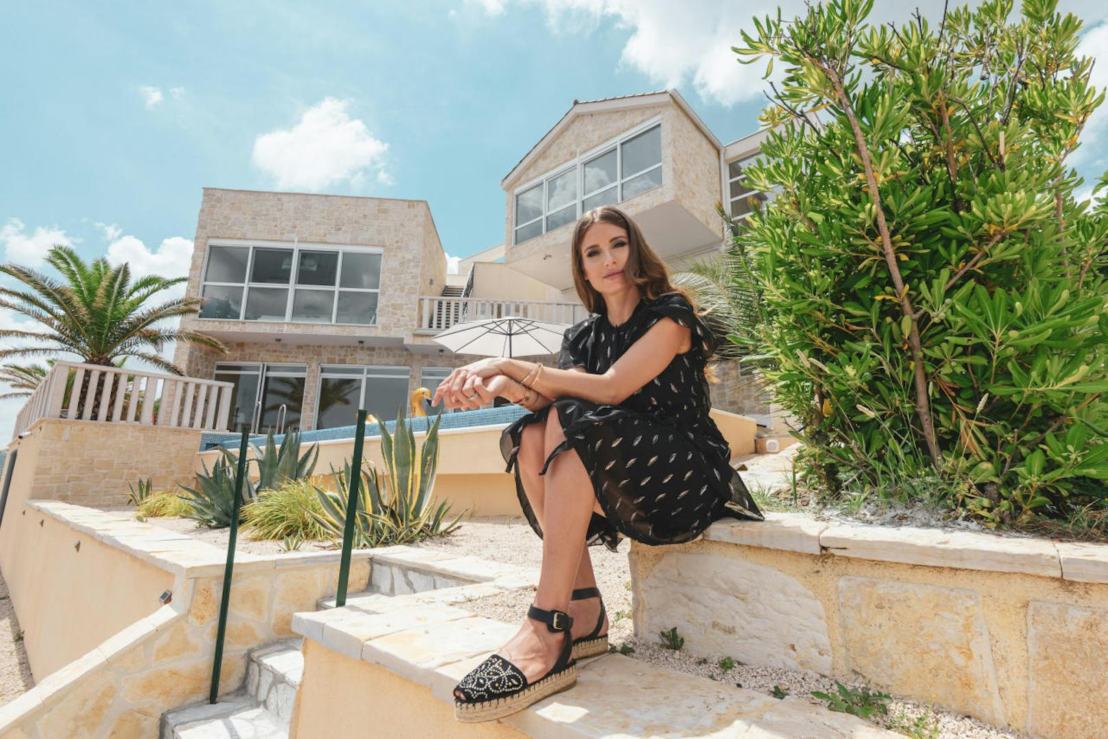 Zu Gast bei Cathy Hummels: Die deutsche Moderatorin vermietet ihre Luxus-Villa in Kroatien über Airbnb.