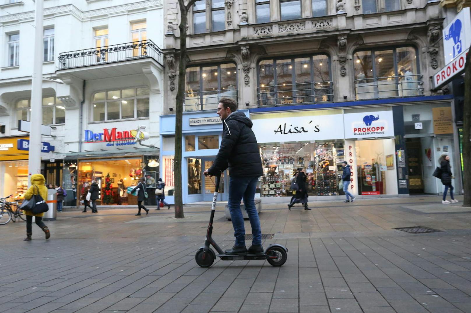 Bremstest für E-Scooter auf der Mariahilfer Straße in Wien. Fazit: Die "Speedbremse" funktioniert, man ist aber immer noch ziemlich flott unterwegs.