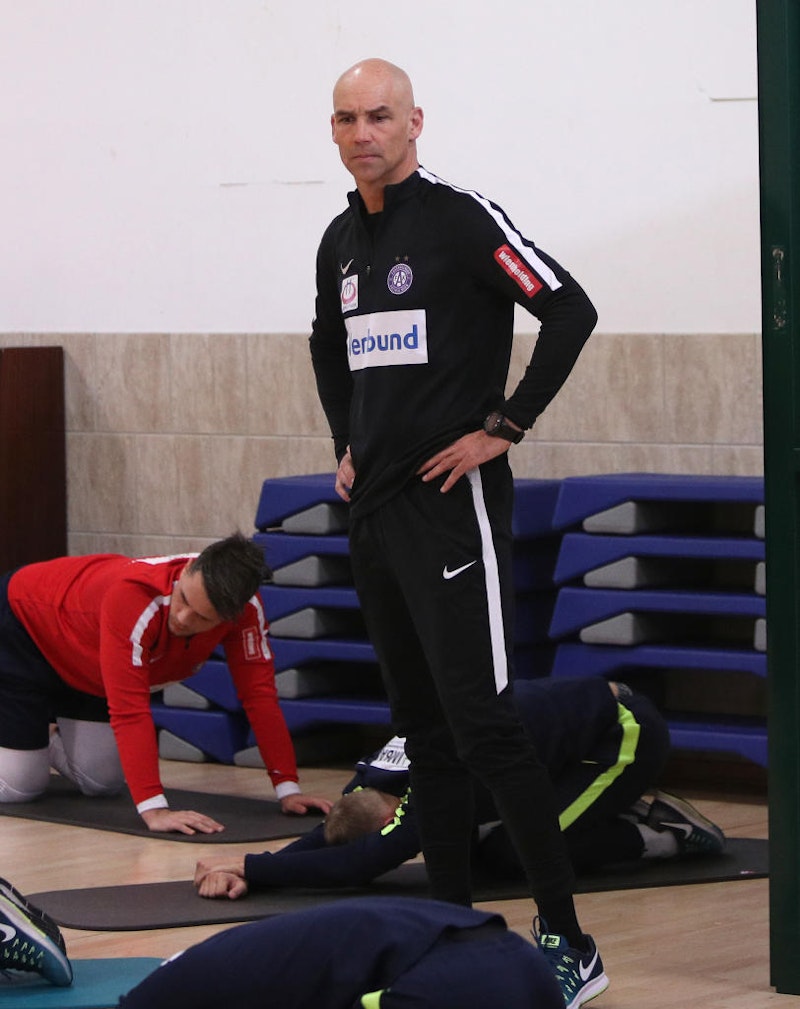 Der ehemalige Salzburg- und Lieferingcoach Thomas Letsch springt bei der Austria bis Saisonende als "Feuerwehrmann" an.  "Heute" hat die besten Bilder von seiner ersten Trainingseinheit bei den Veilchen.
