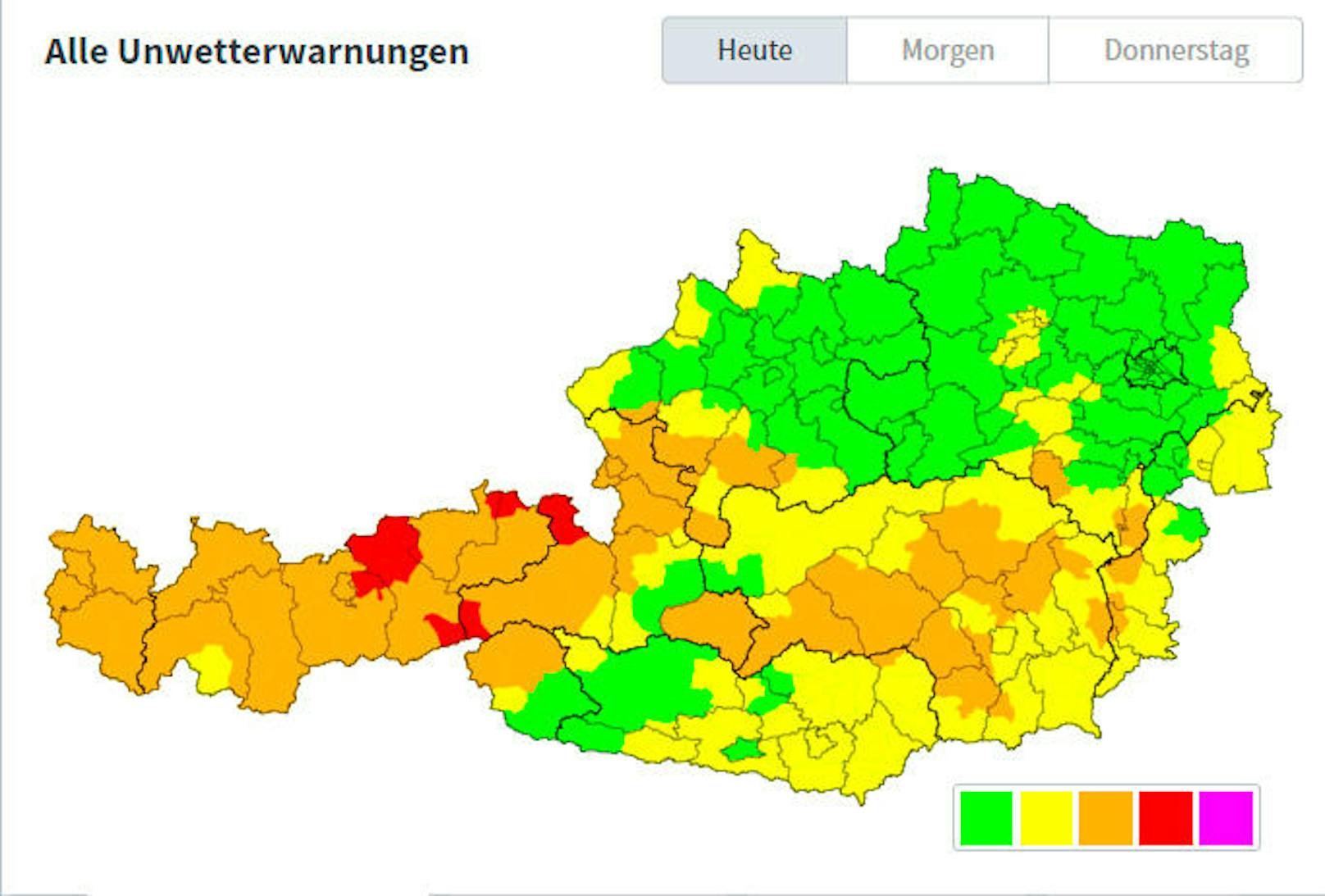 Beinahe im gesamten Alpenraum muss auch am heutigen Dienstag (15. Mai) mit Starkregen und Gewittern gerechnet werden.