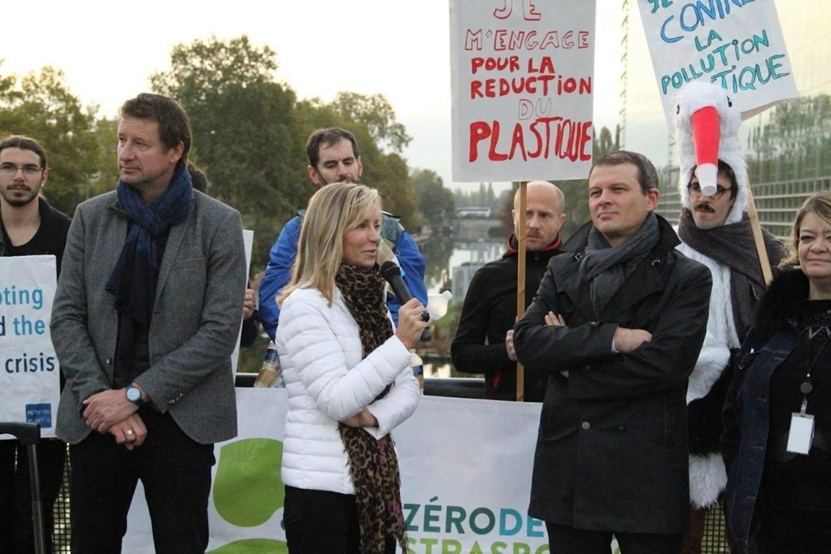 Frédérique Ries, Mitglied im Ausschuss für Umweltfragen, will bis 2021 unter anderem Wattestäbchen, Teller, Besteck, Strohhalme und Luftballons aus Polystyrene in der EU verbieten.