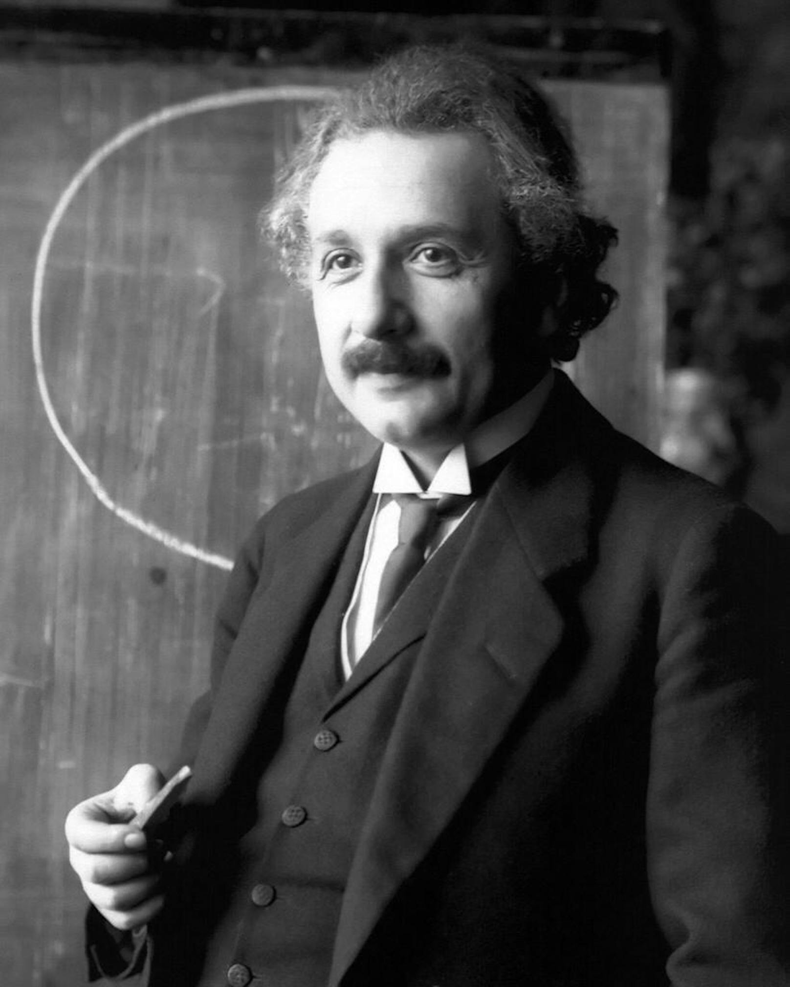 <b>Albert Einstein (1879-1955)</b>

"Zwei Dinge sind unendlich, das Universum un die menschliche Dummheit. Aber beim Universum bin ich mir noch nicht ganz sicher."