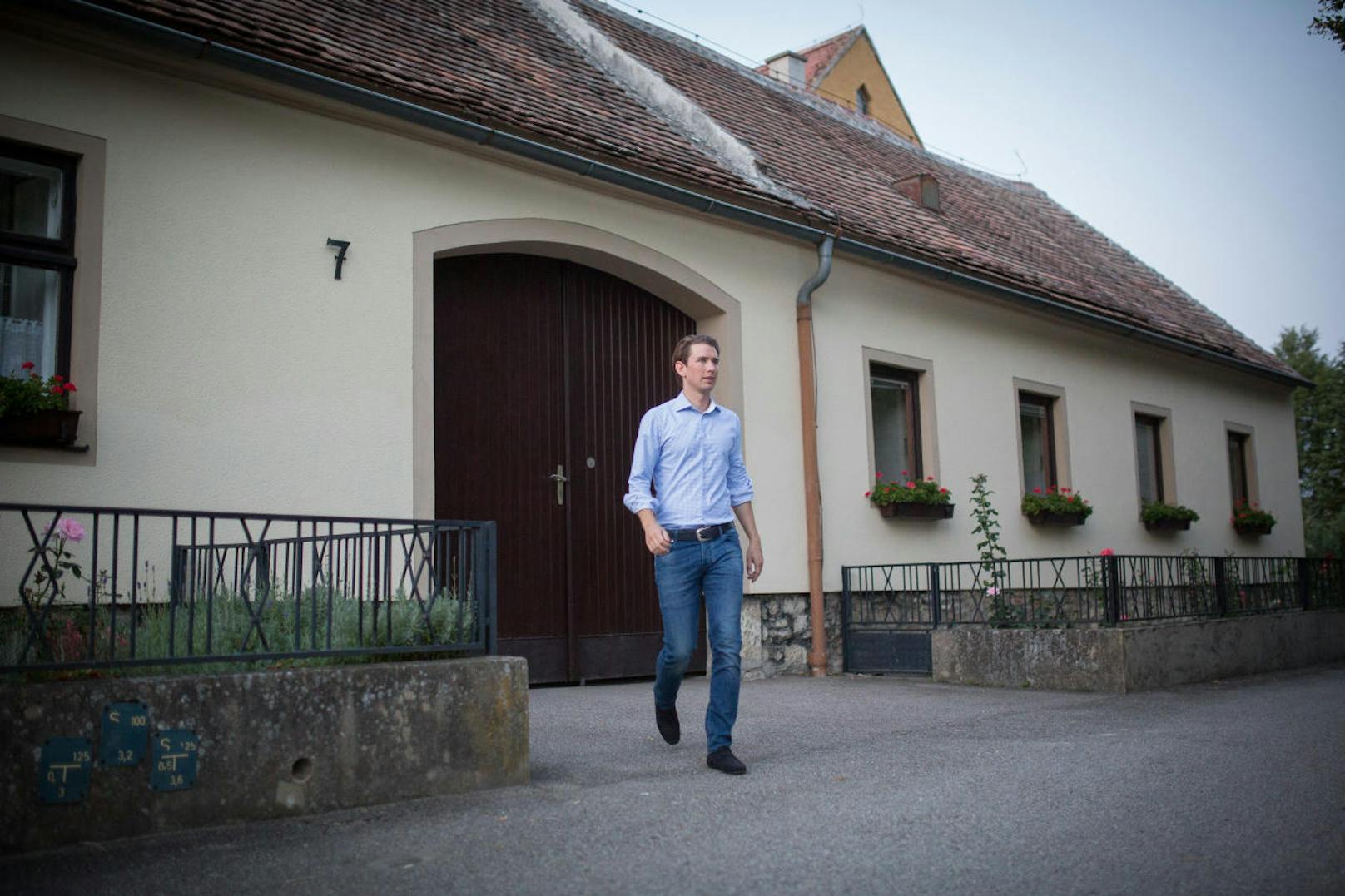 Sebastian Kurz zeigt sich in einem Wahlkampf-Video von der privaten Seite. <a href="https://www.herder.de/leben/?utm_source=heute.at&utm_medium=affiliate&utm_content=cpc&utm_campaign=39977">Zum Buch</a>