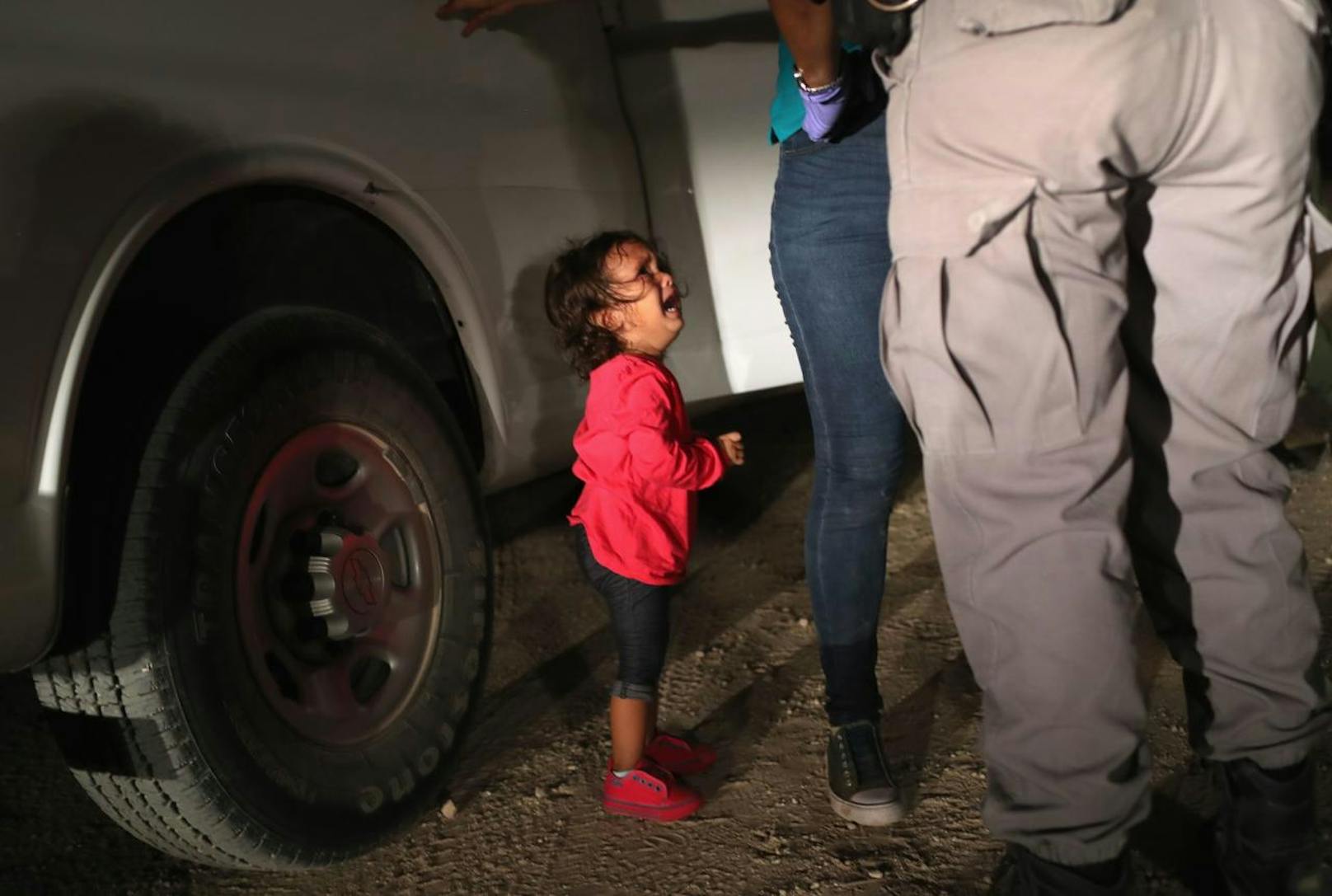 Der Fotograf glaubt, dass die Familien an der Grenze "keine Ahnung" hatten, dass sie wohl bald getrennt werden.